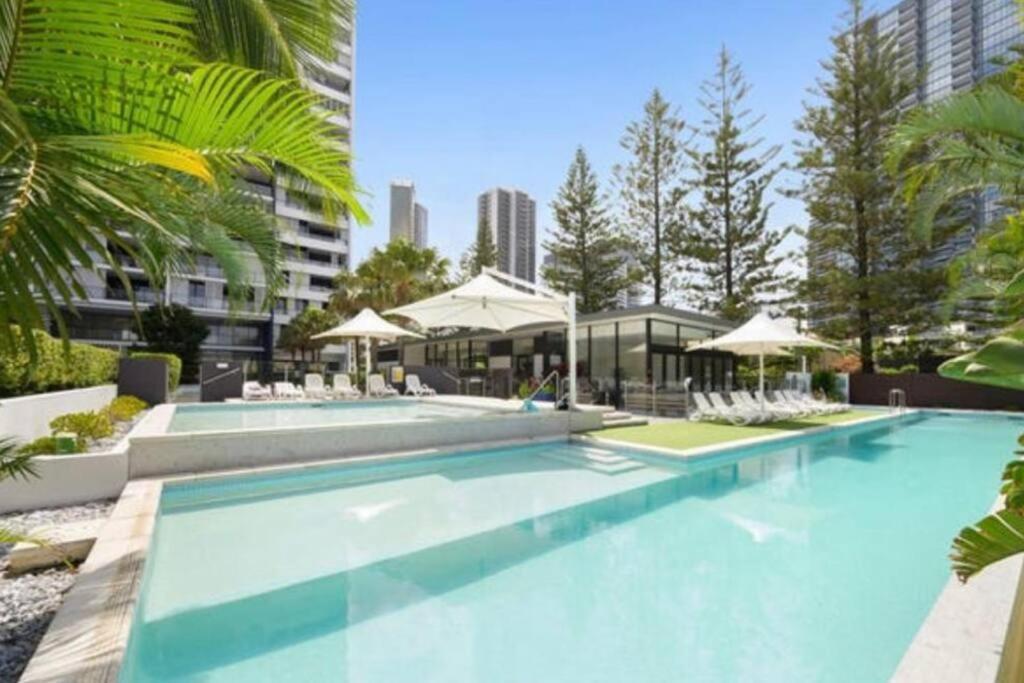 Luxury Broadbeach With Ocean Views Apartment *