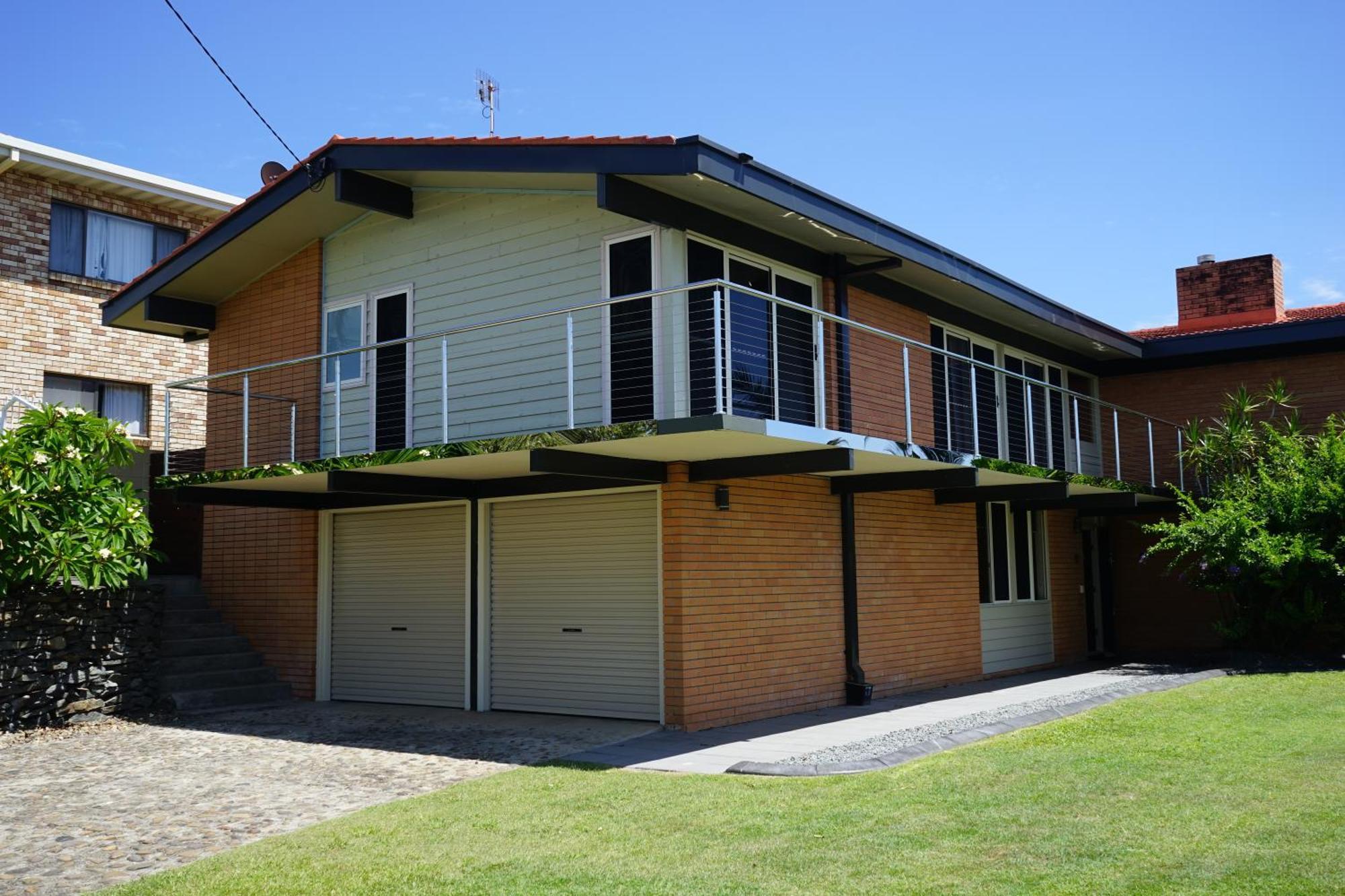 With Views & Pool Holiday home *