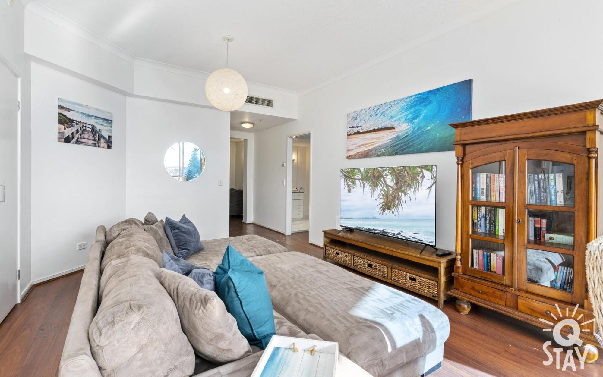Chevron Renaissance Surfers Paradise Mid Week Madness Deal - Q