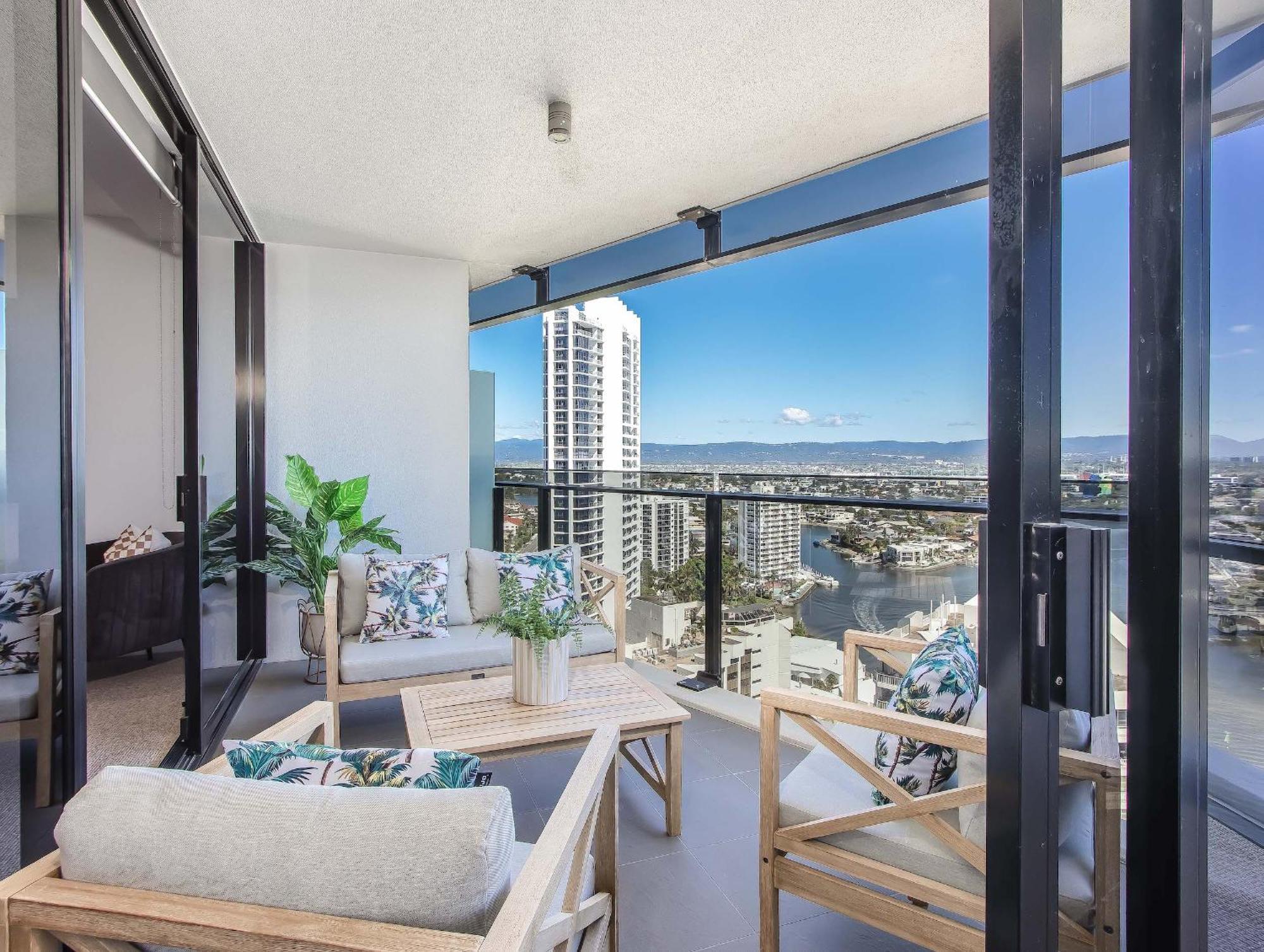 Circle On Cavill - Hosted By Coastal Letting