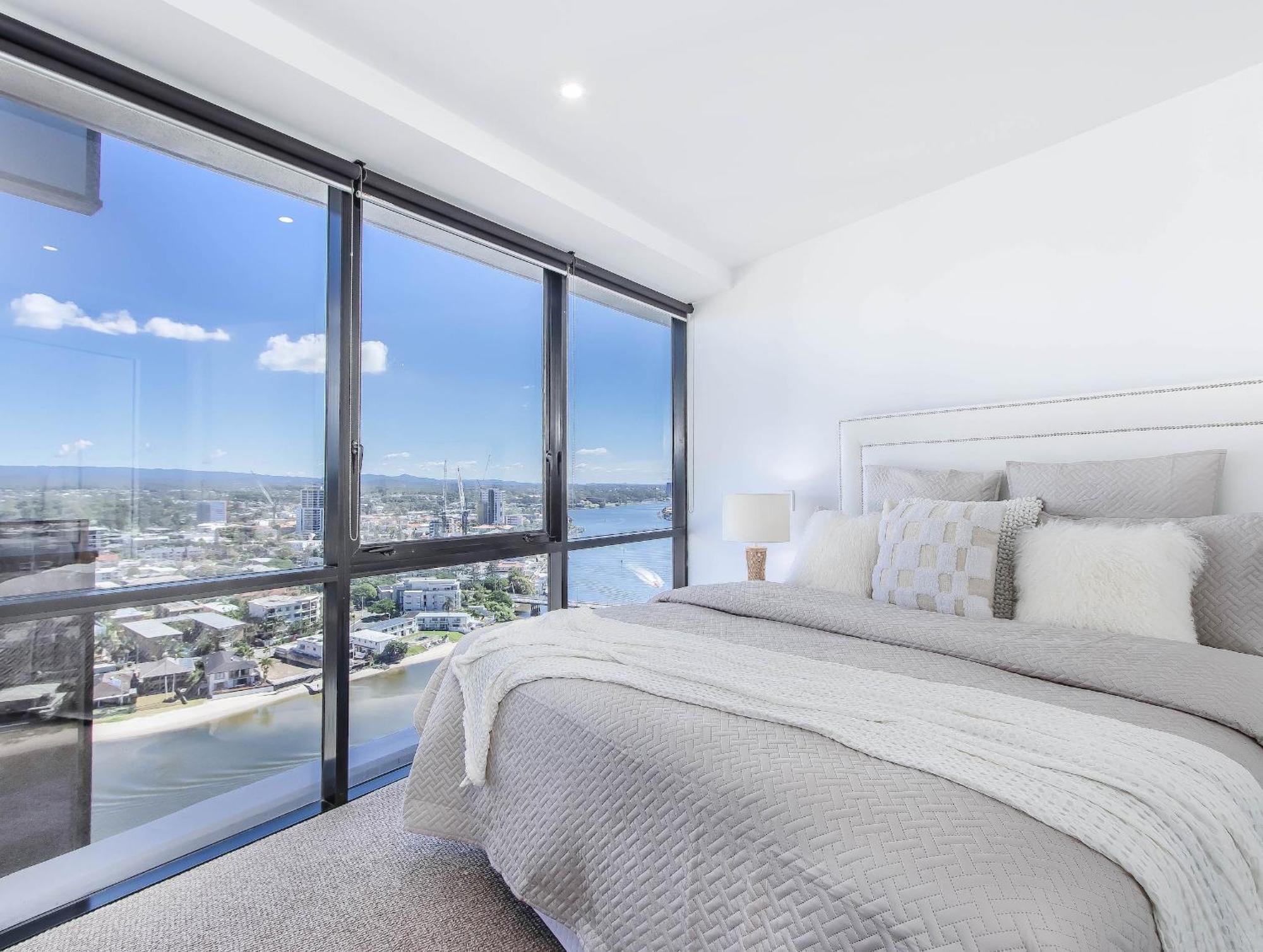 Circle On Cavill - Hosted By Coastal Letting
