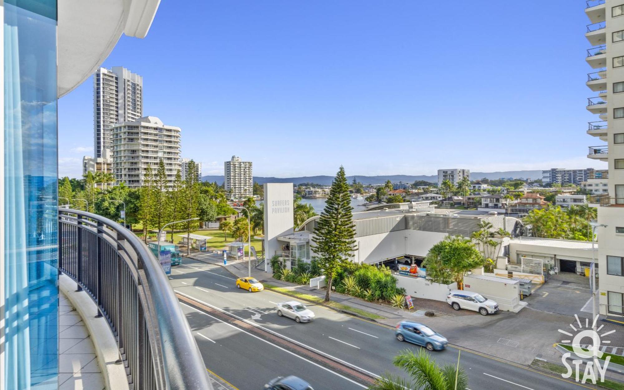 Apartment Chevron Renaissance Surfers Paradise Mid Week Madness Deal - Q