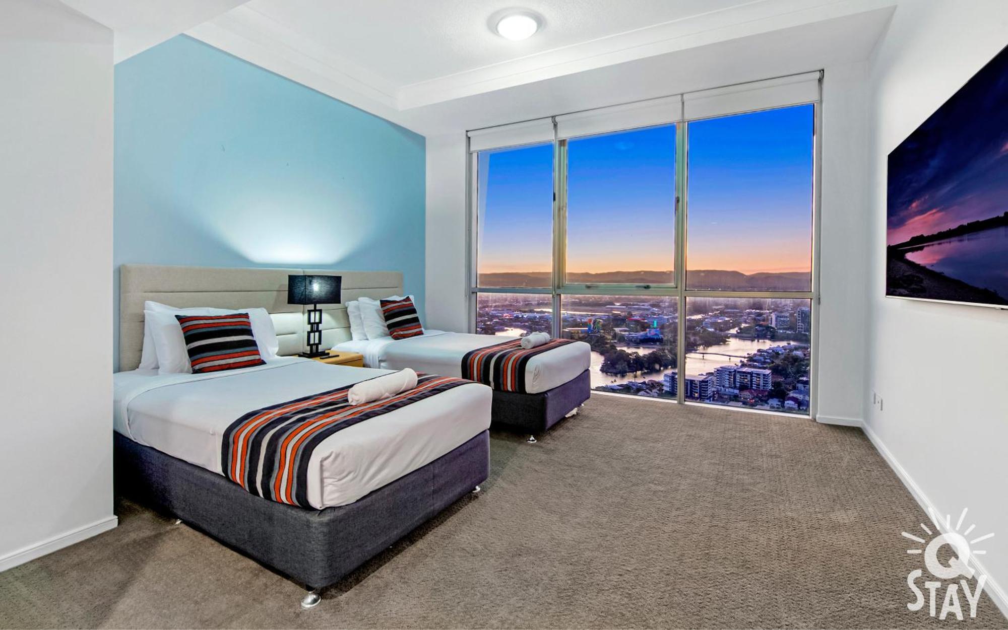 Apartment Chevron Renaissance Surfers Paradise Mid Week Madness Deal - Q *