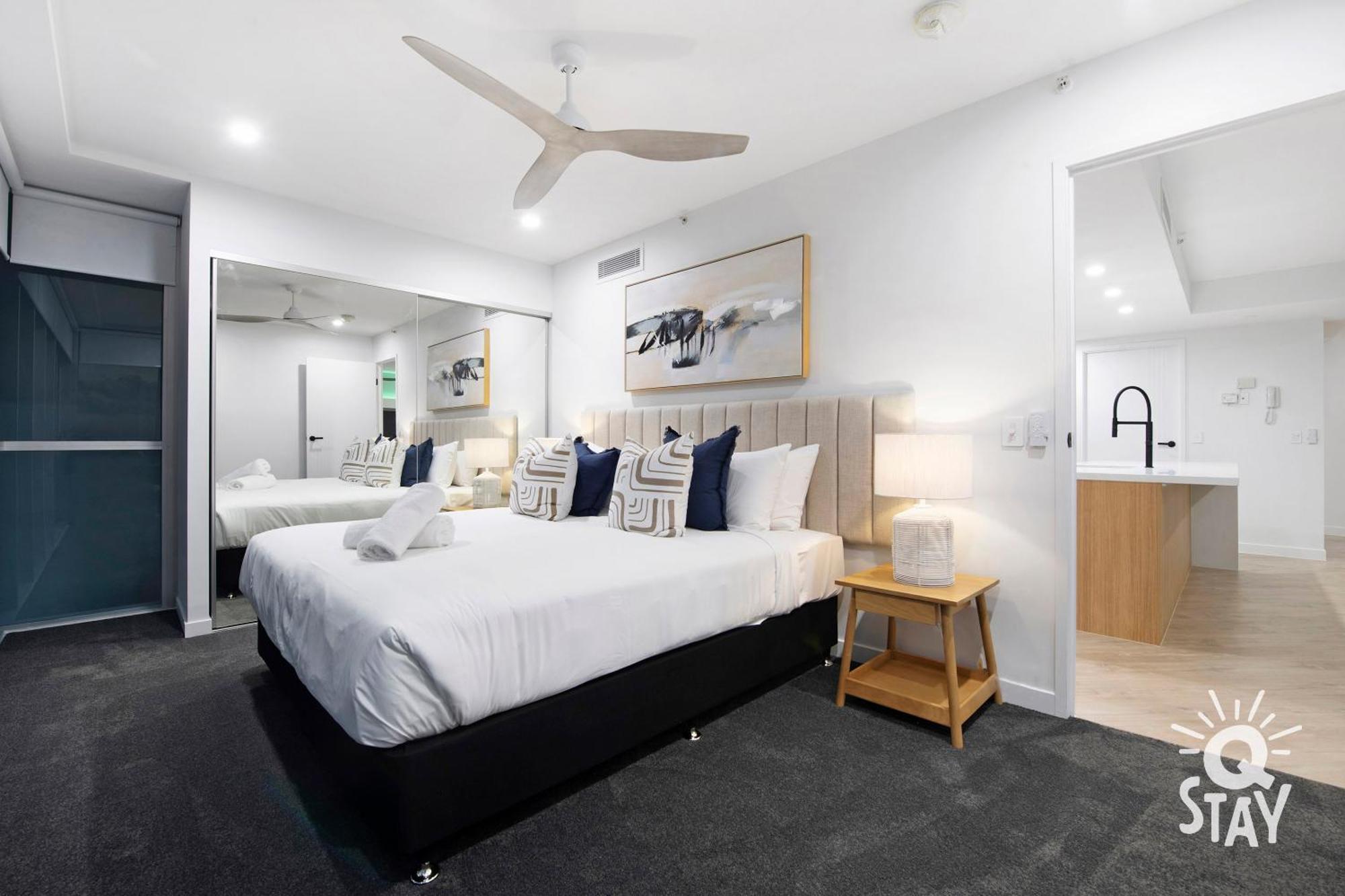Apartment Chevron Renaissance Surfers Paradise Mid Week Madness Deal - Q