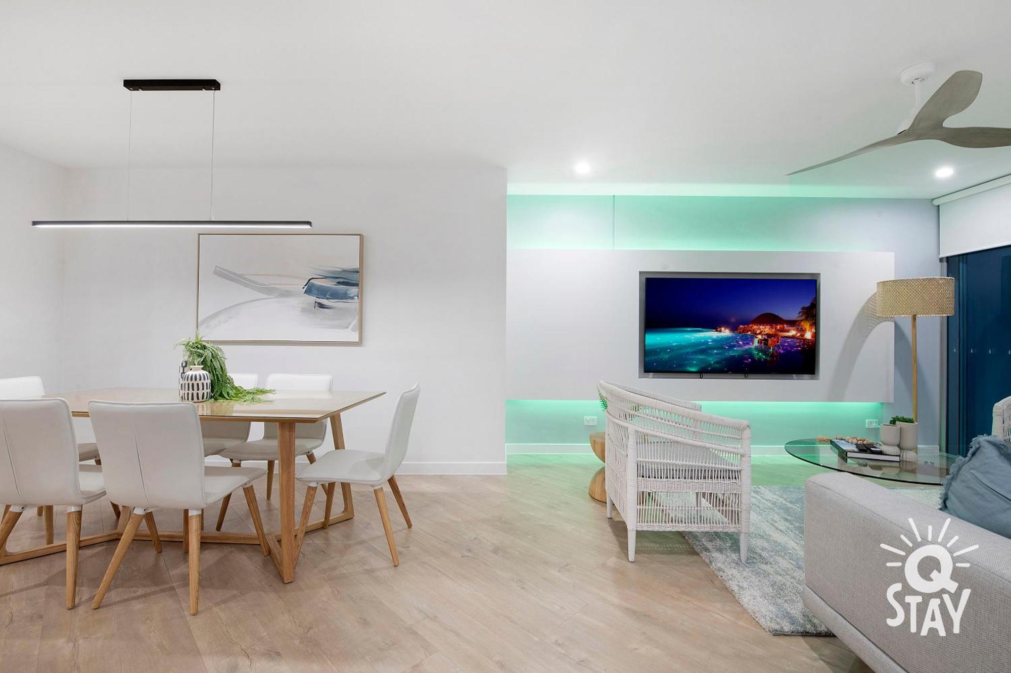 Apartment Chevron Renaissance Surfers Paradise Mid Week Madness Deal - Q *