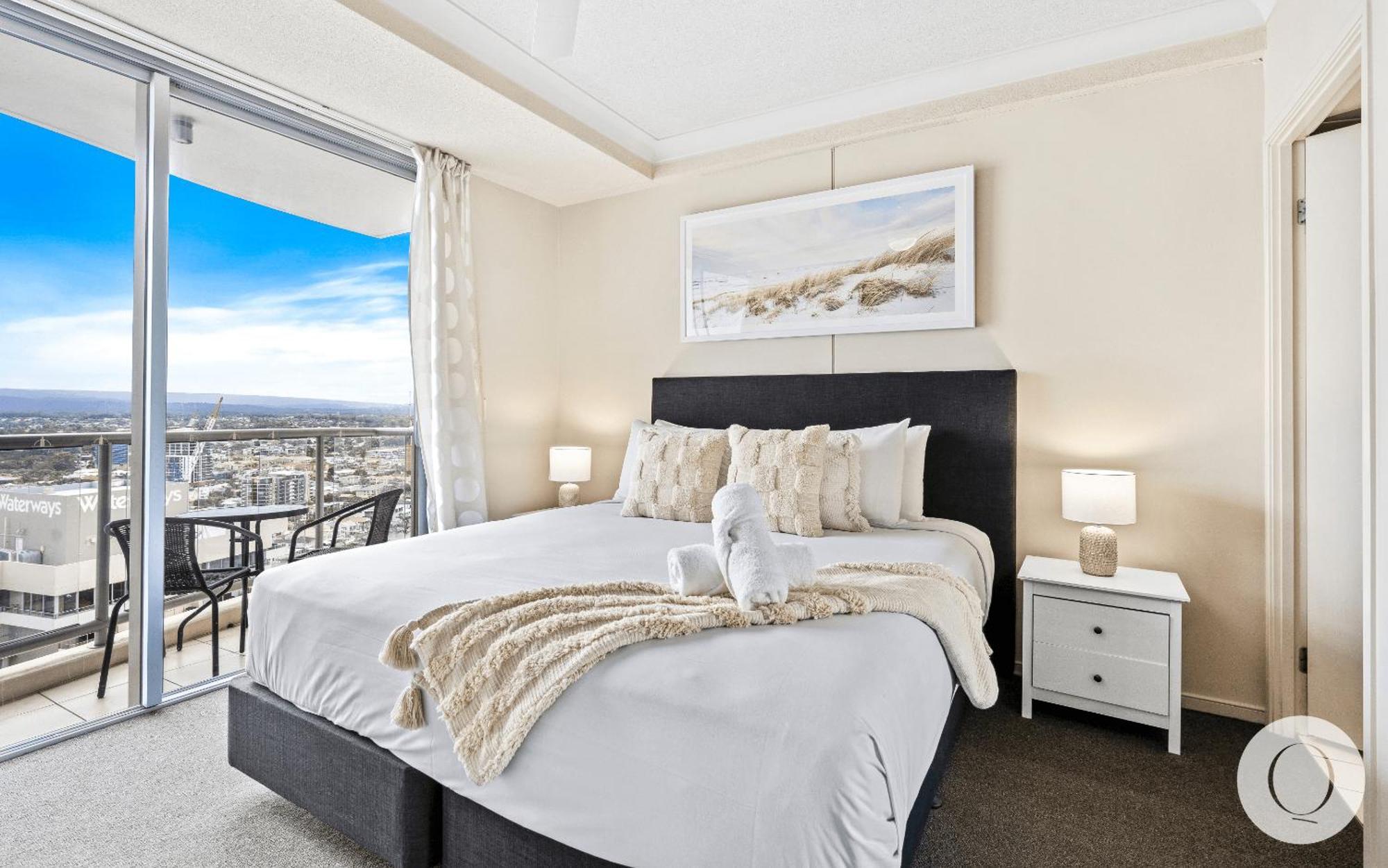 Apartment Chevron Renaissance Surfers Paradise Mid Week Madness Deal - Q