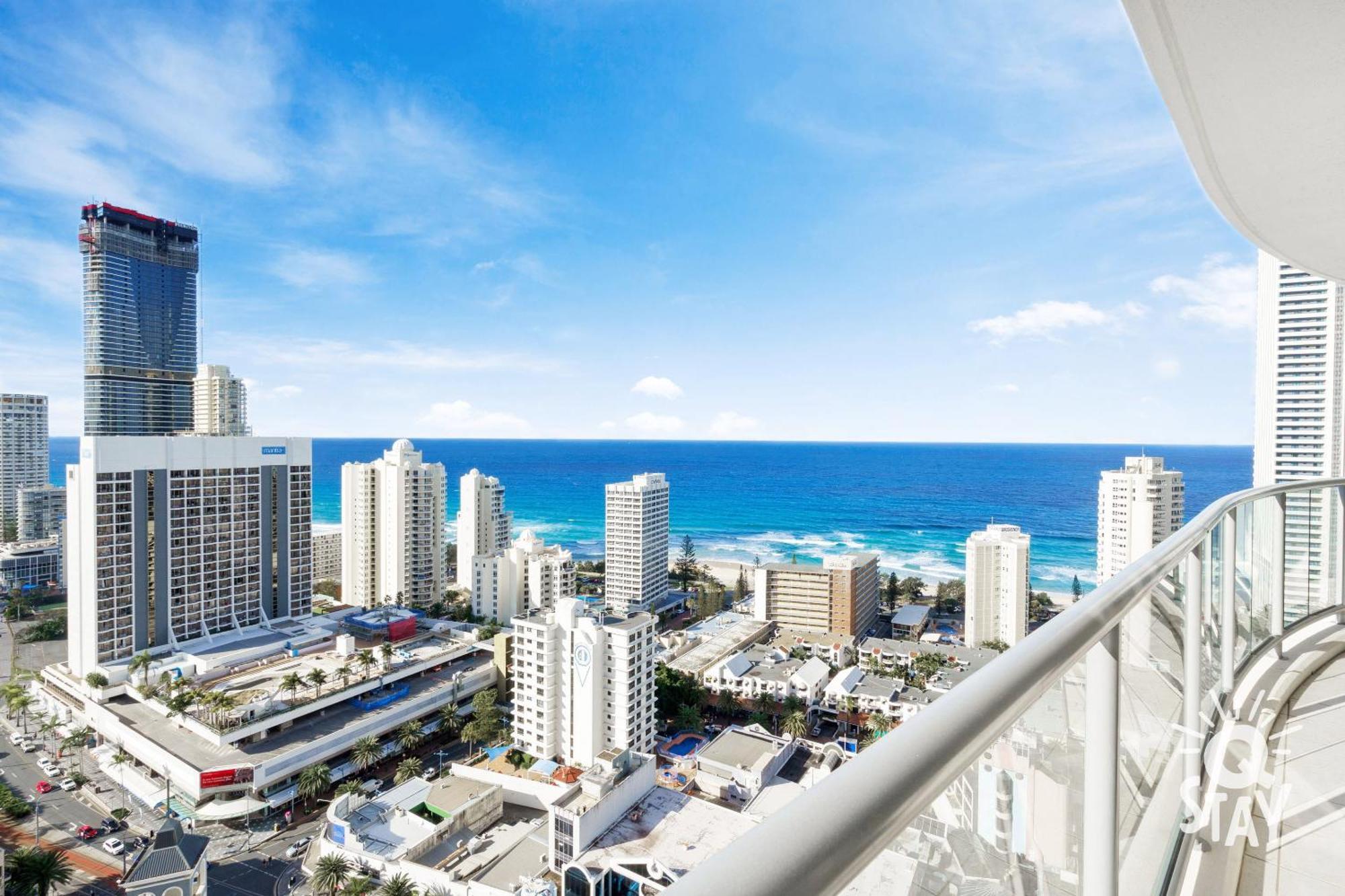 Apartment Chevron Renaissance Surfers Paradise Mid Week Madness Deal - Q *