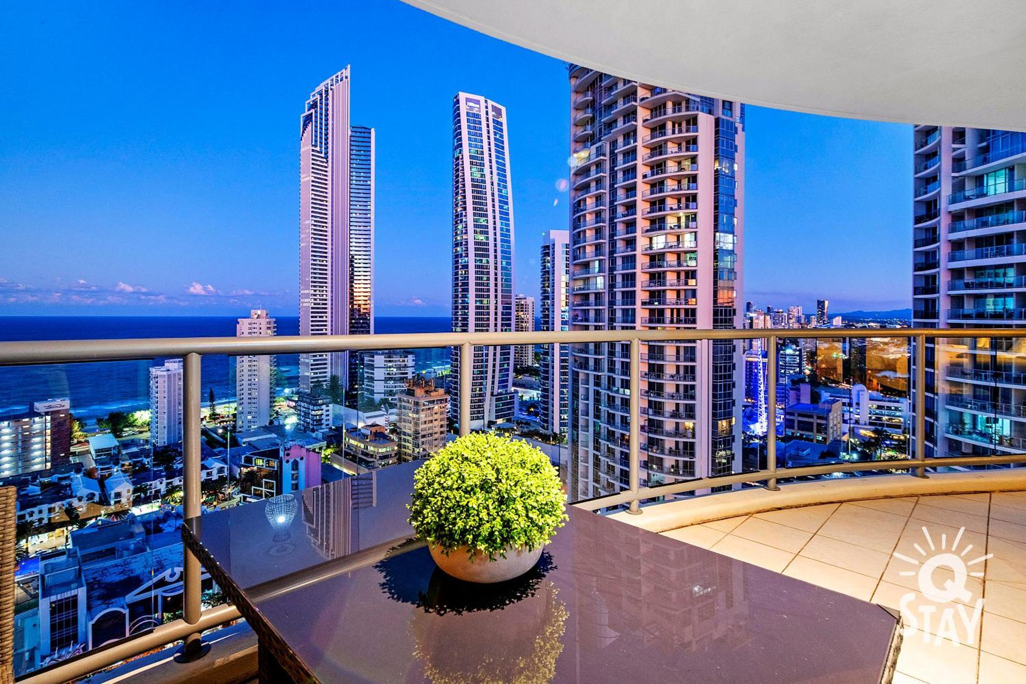 Apartment Chevron Renaissance Surfers Paradise Mid Week Madness Deal - Q
