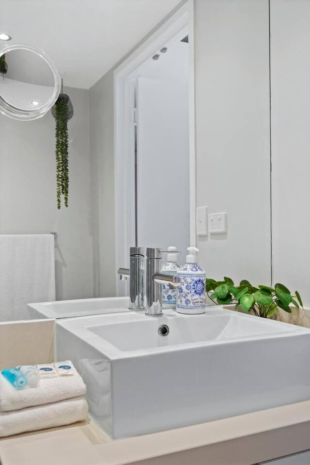 Apartment 'coastal Cool' Penthouse Paradise And Ocean Outlooks *