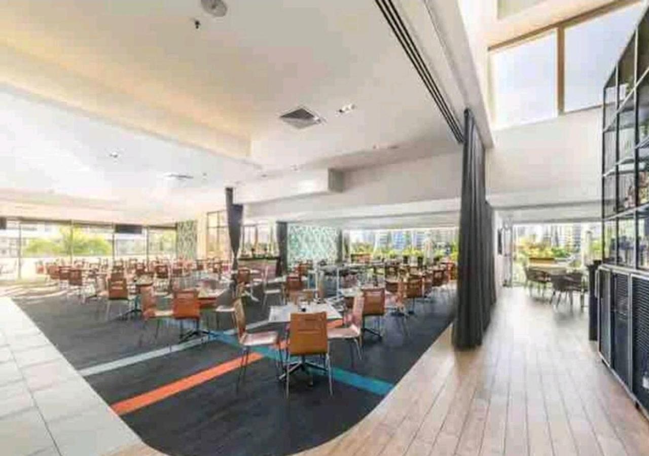 Sea View Studio High Floor Gold Coast