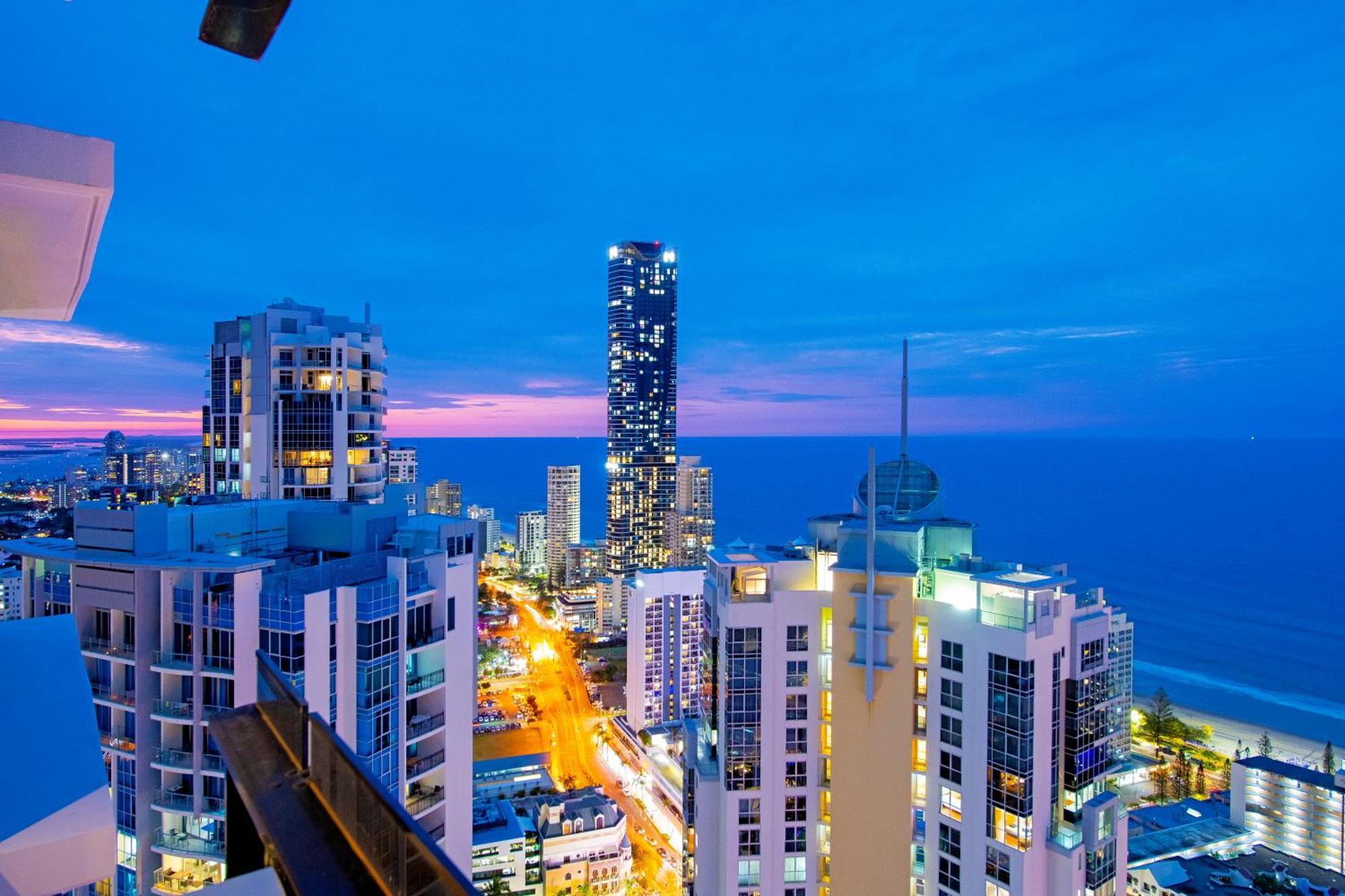 Circle On Cavill - Self Contained & Privately Managed - Wow Apartment Gold Coast