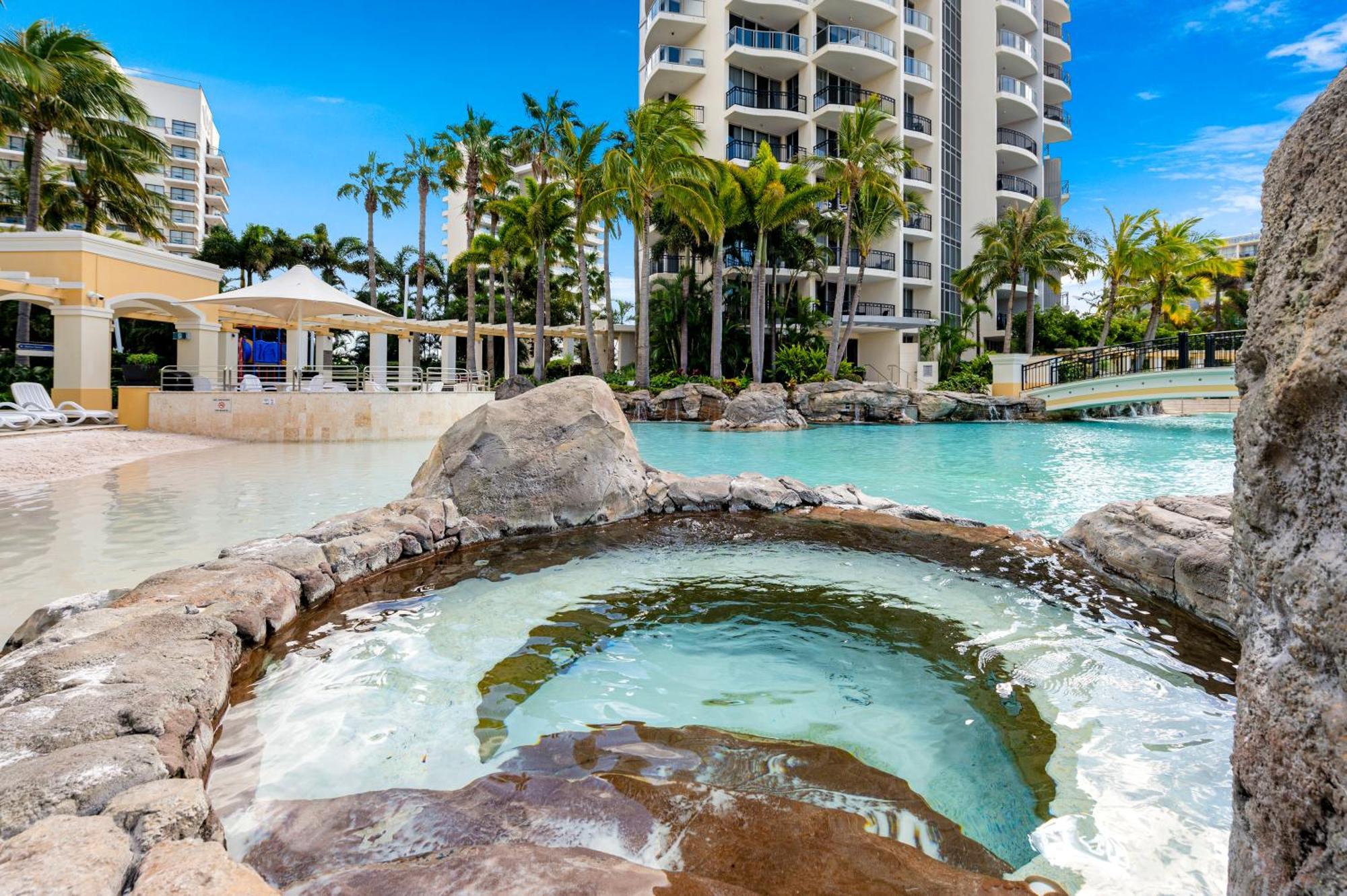 Spectacular Ocean View 3 Pools Gym And Sauna Apartment