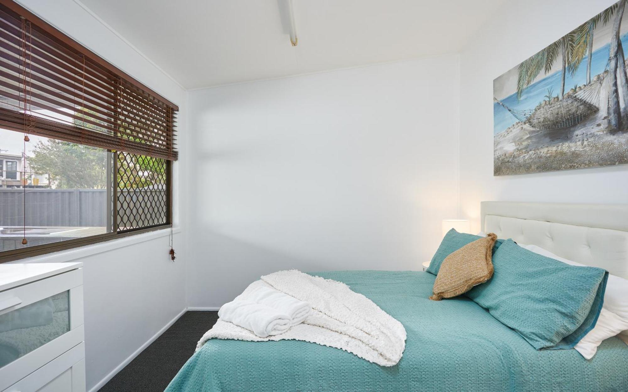 Jacuzzi Gardens - Spa - Fire Pit - Swings - Outdoor Kitchen - Bbq - Parking - Central Location