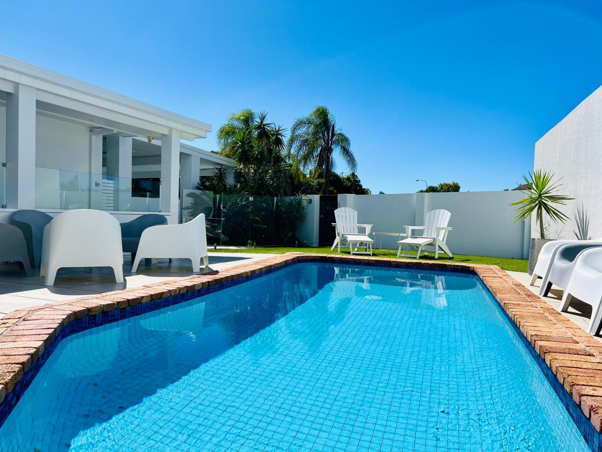 Reflections Broadbeach- Heated Pool! Complete Waterfront Entertainer With Huge Deck, Pool Table And Pontoon
