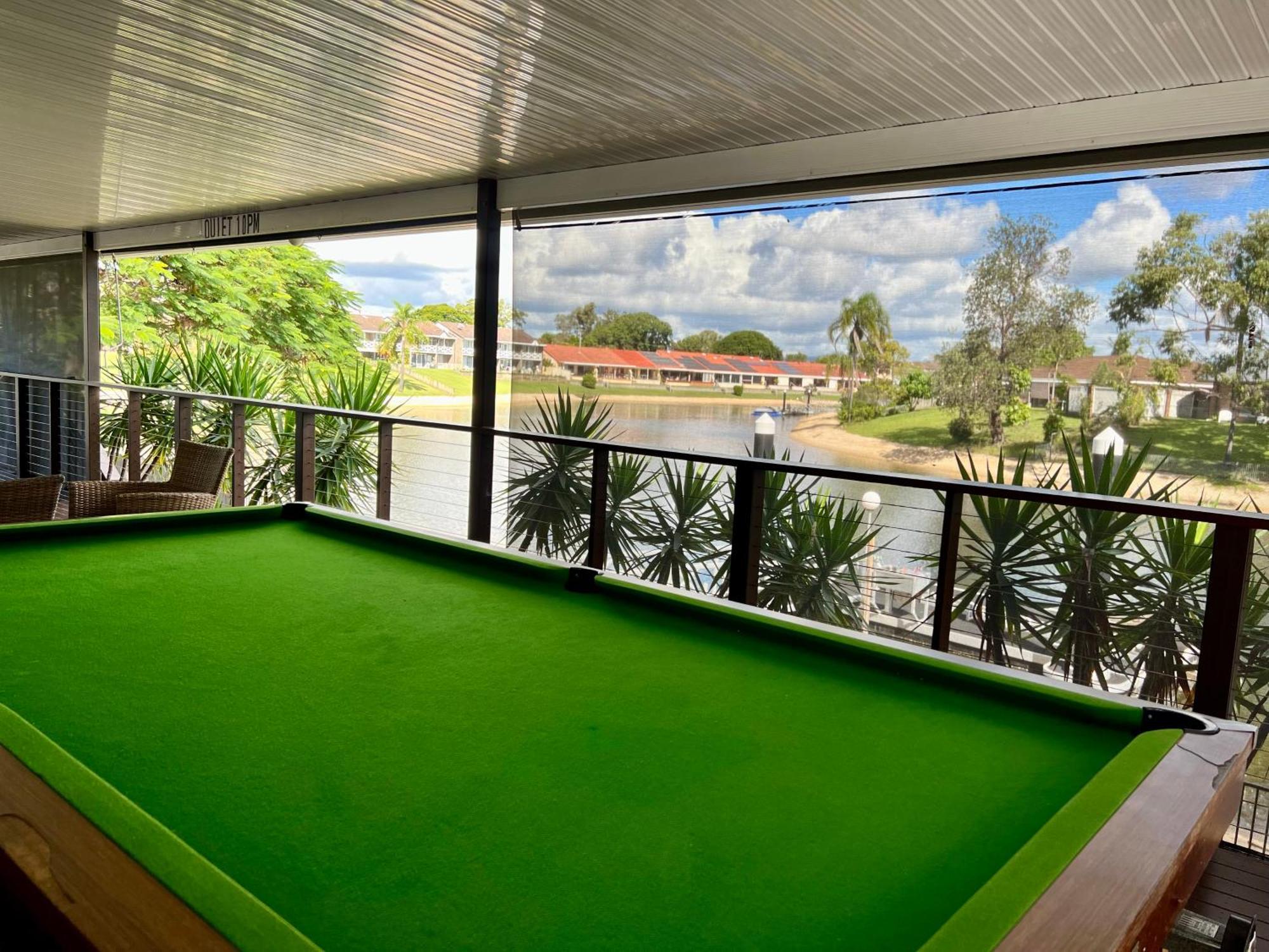 Reflections Broadbeach- Heated Pool! Complete Waterfront Entertainer With Huge Deck, Pool Table And Pontoon Holiday home Gold Coast