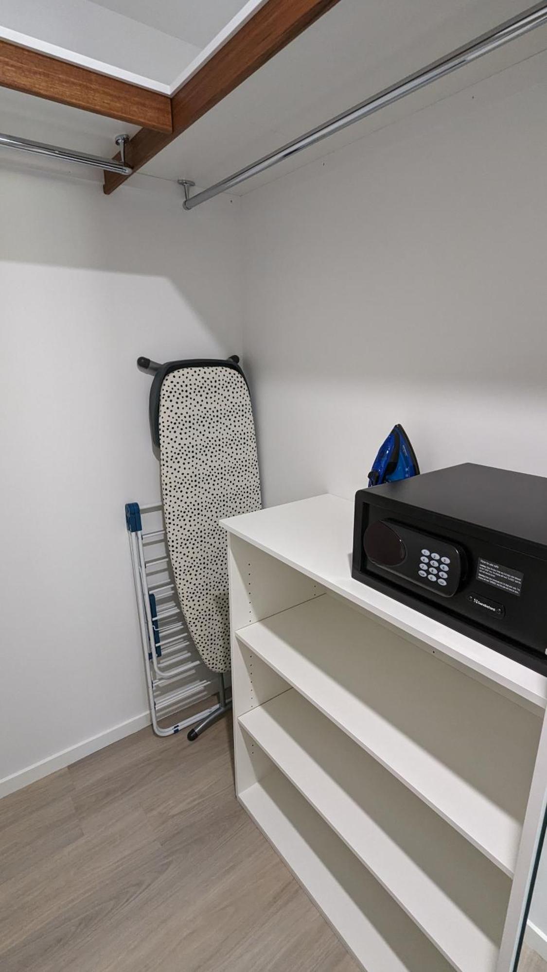 'stay In Carrara' A Private Guest Not A Share House Guest house