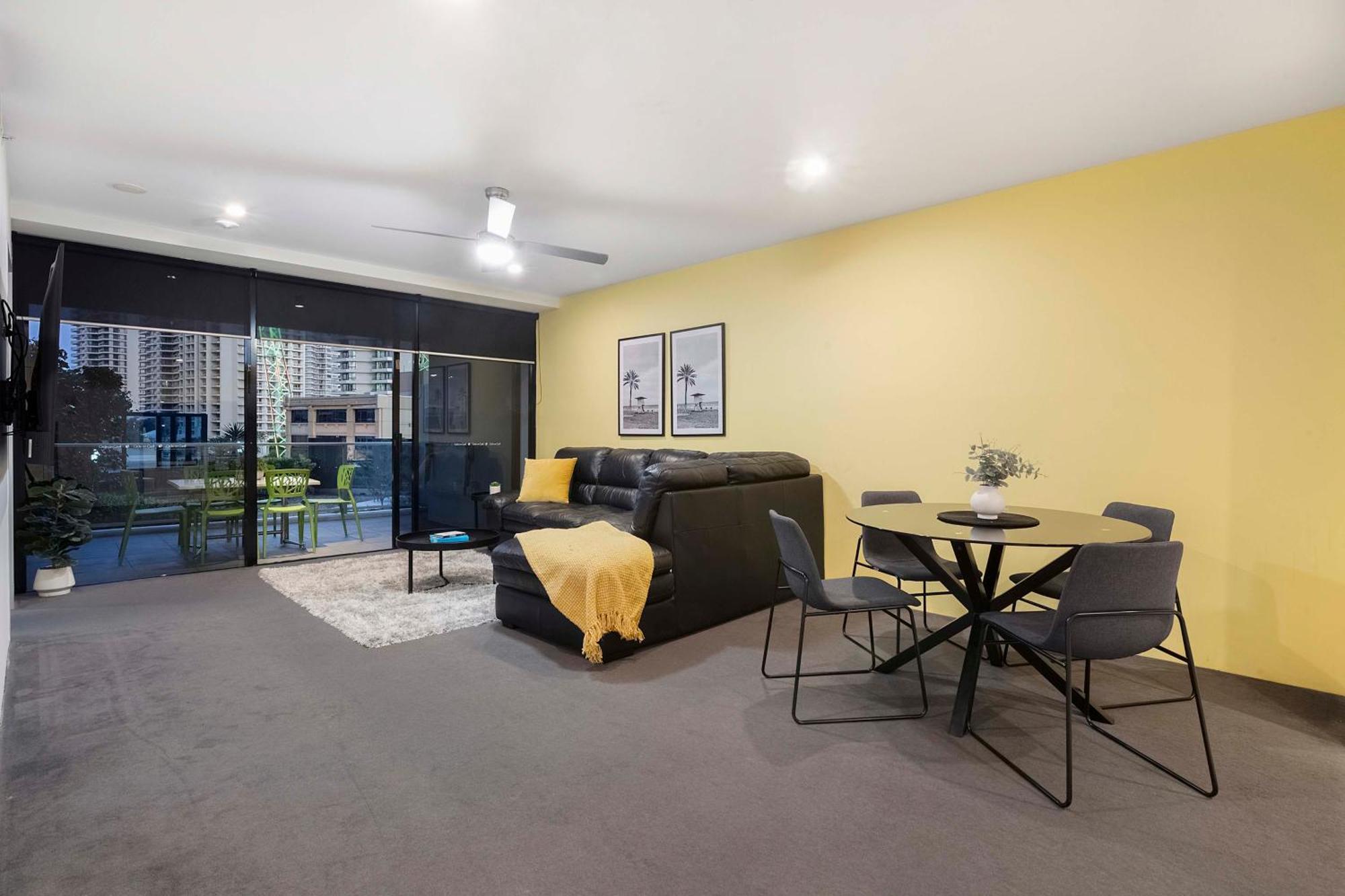 Apartment Self-contained At Circle On Cavill - Privately Managed - Wow