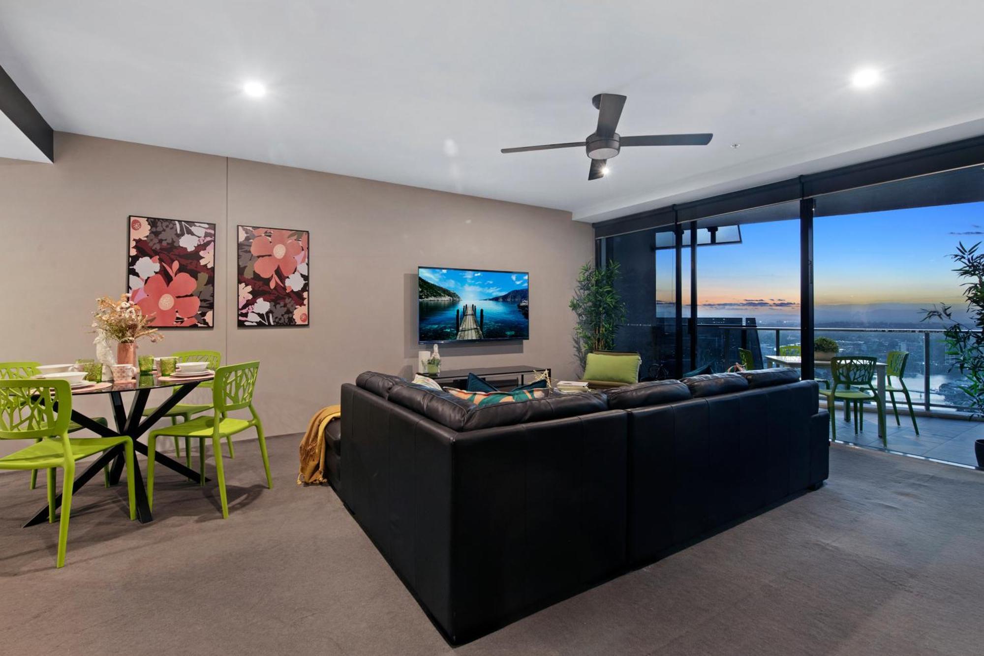 Self-contained At Circle On Cavill - Privately Managed - Wow * Gold Coast
