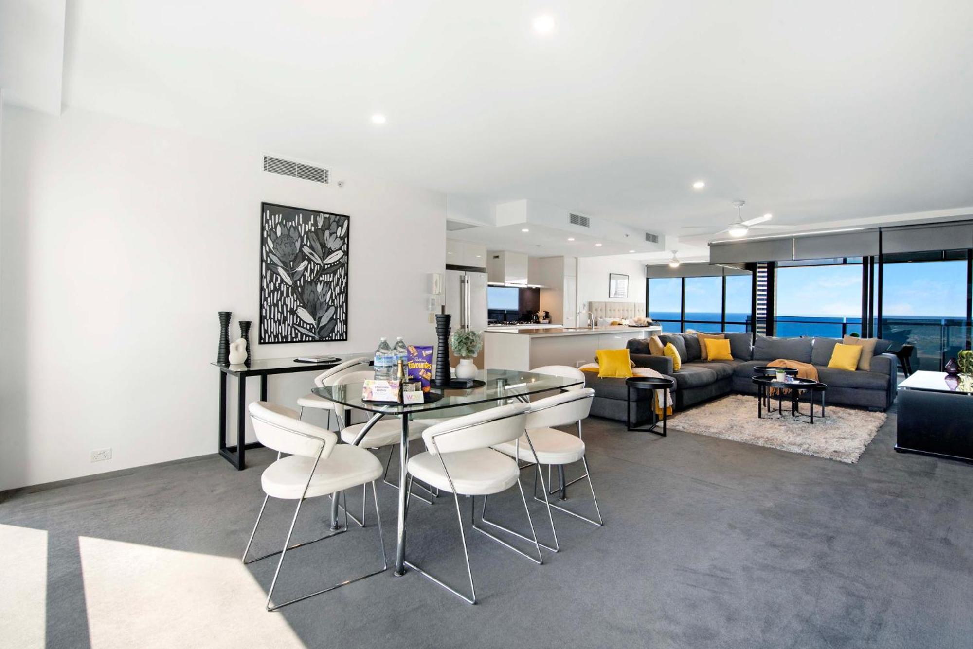 Apartment Self-contained At Circle On Cavill - Privately Managed - Wow *