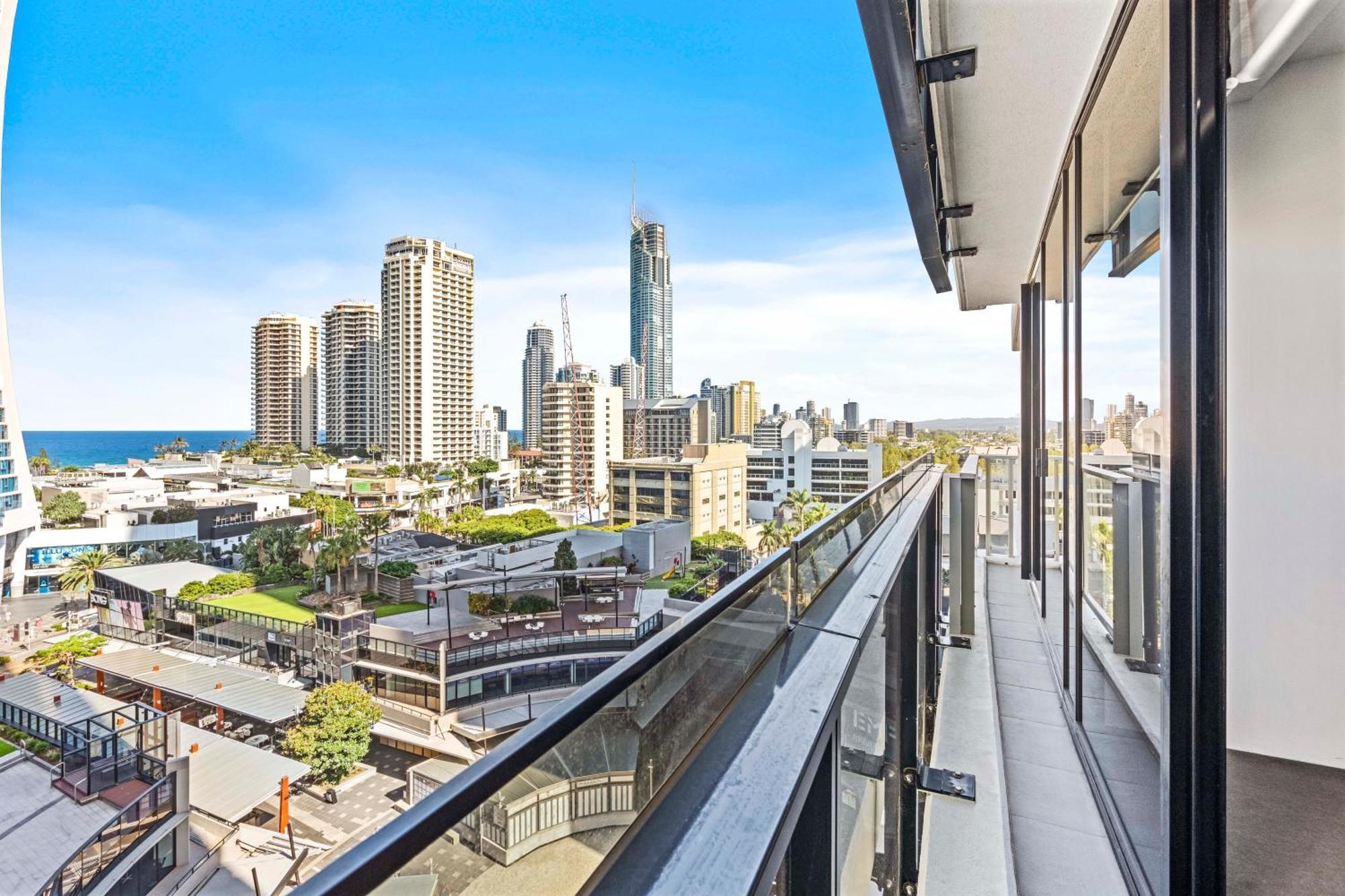 Self-contained At Circle On Cavill - Privately Managed - Wow Apartment *