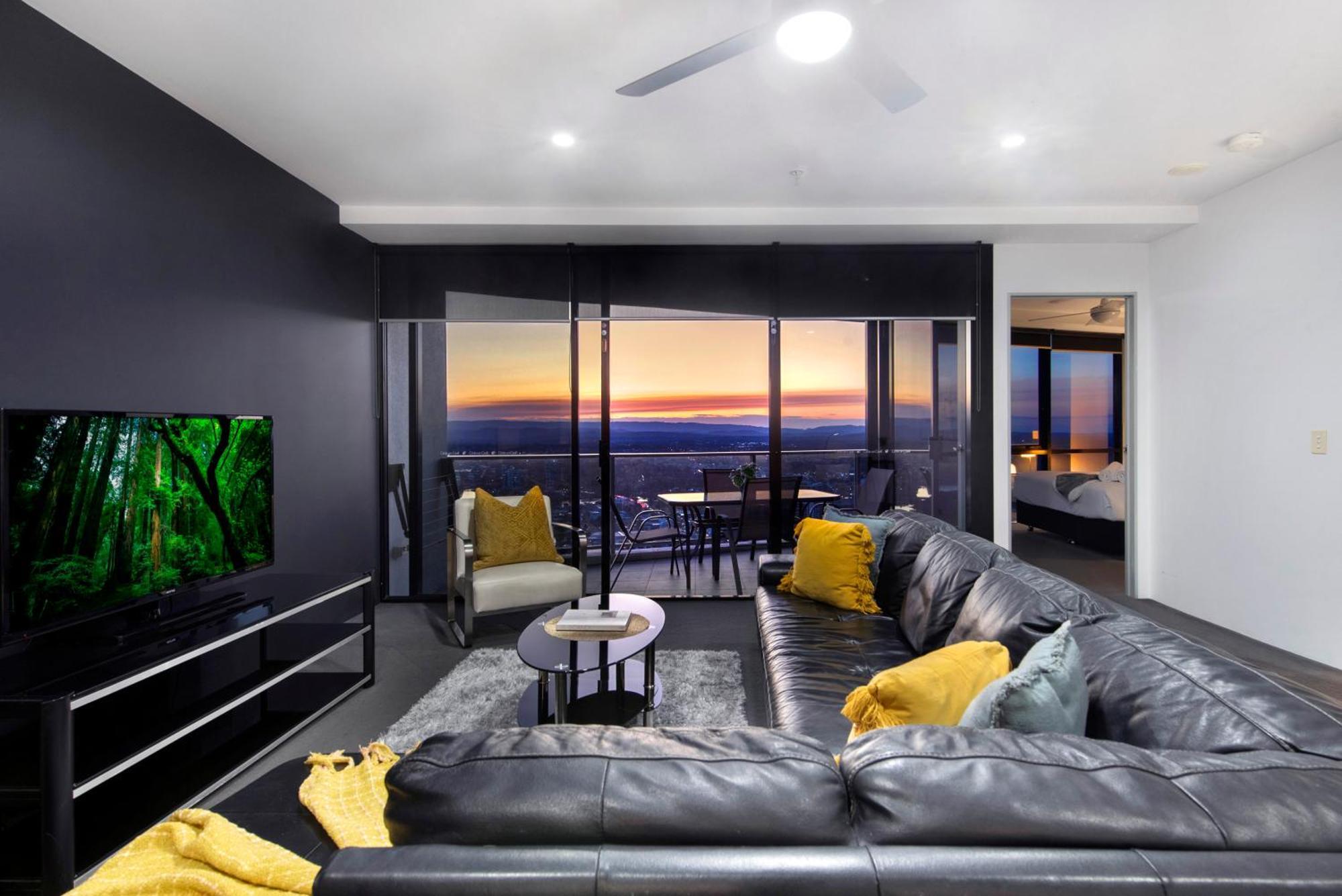 Self-contained At Circle On Cavill - Privately Managed - Wow * Gold Coast