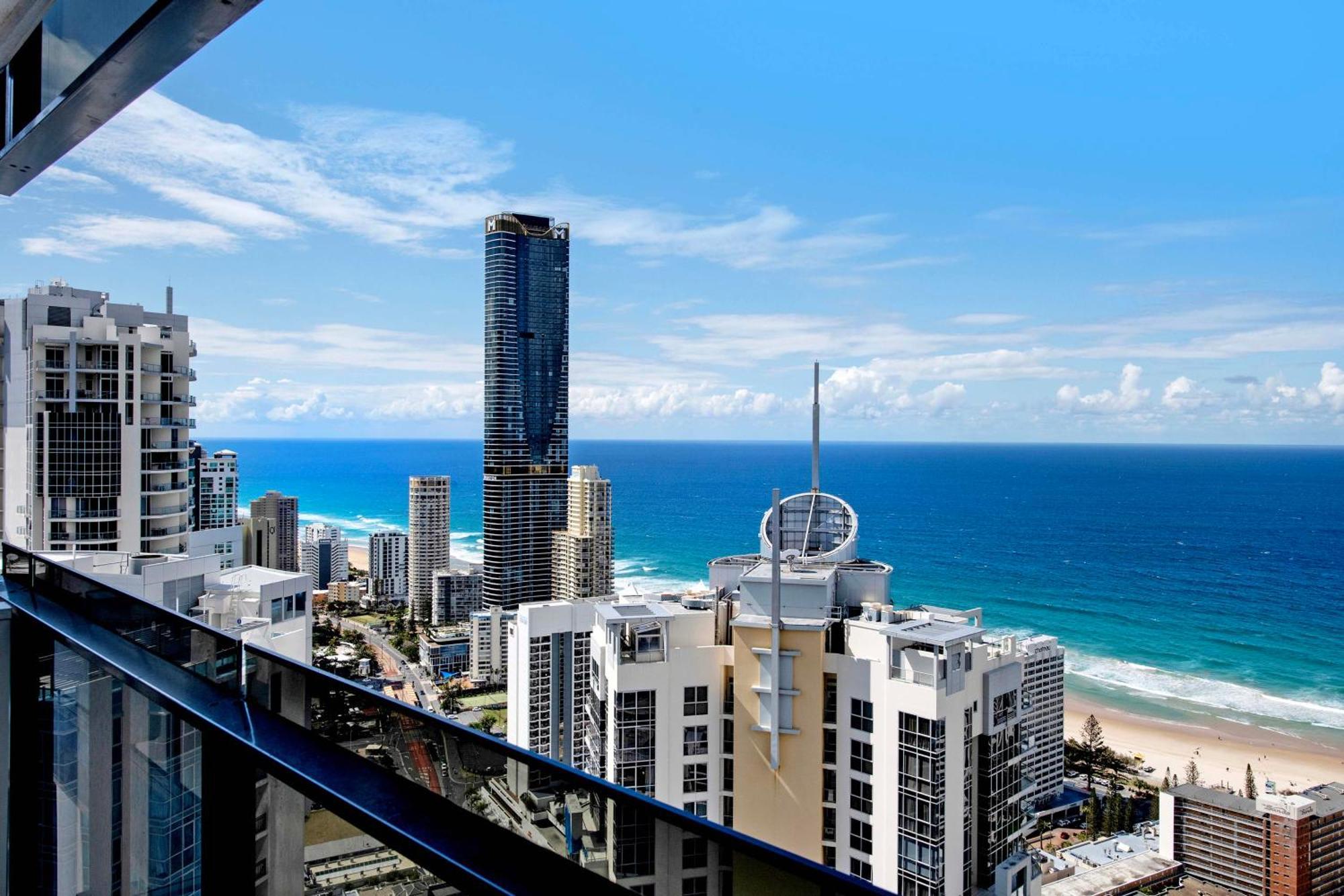 Self-contained At Circle On Cavill - Privately Managed - Wow Apartment