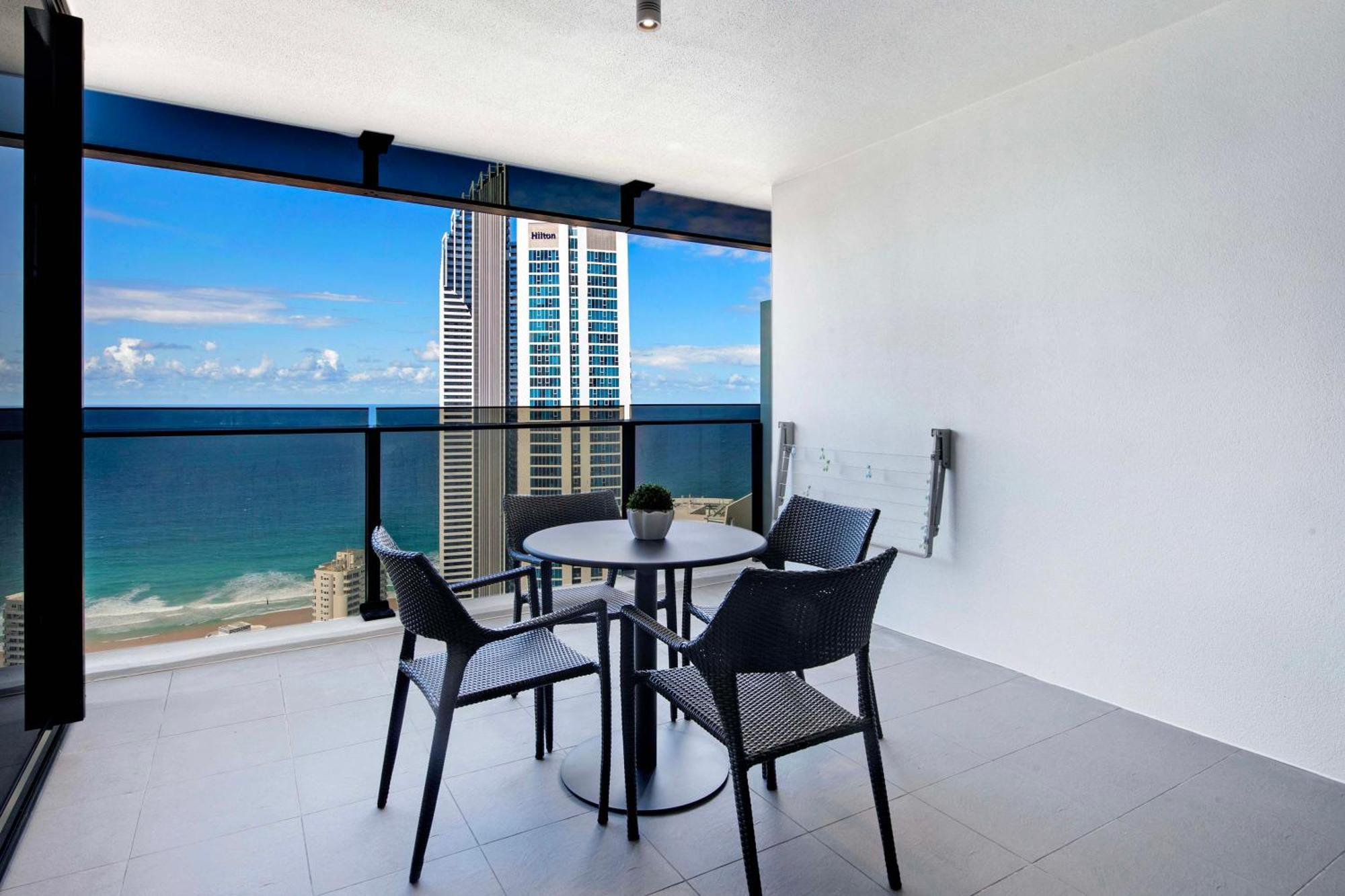 Self-contained At Circle On Cavill - Privately Managed - Wow Apartment