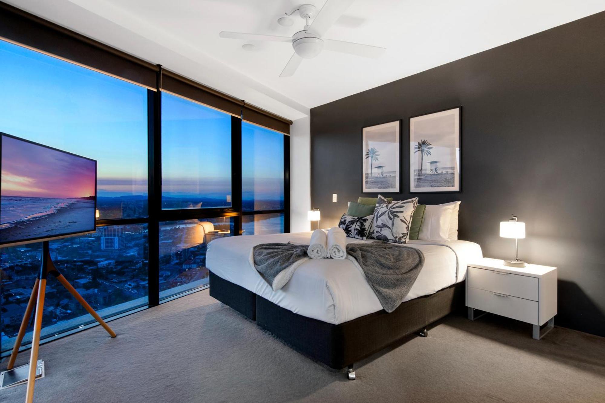 Apartment Self-contained At Circle On Cavill - Privately Managed - Wow