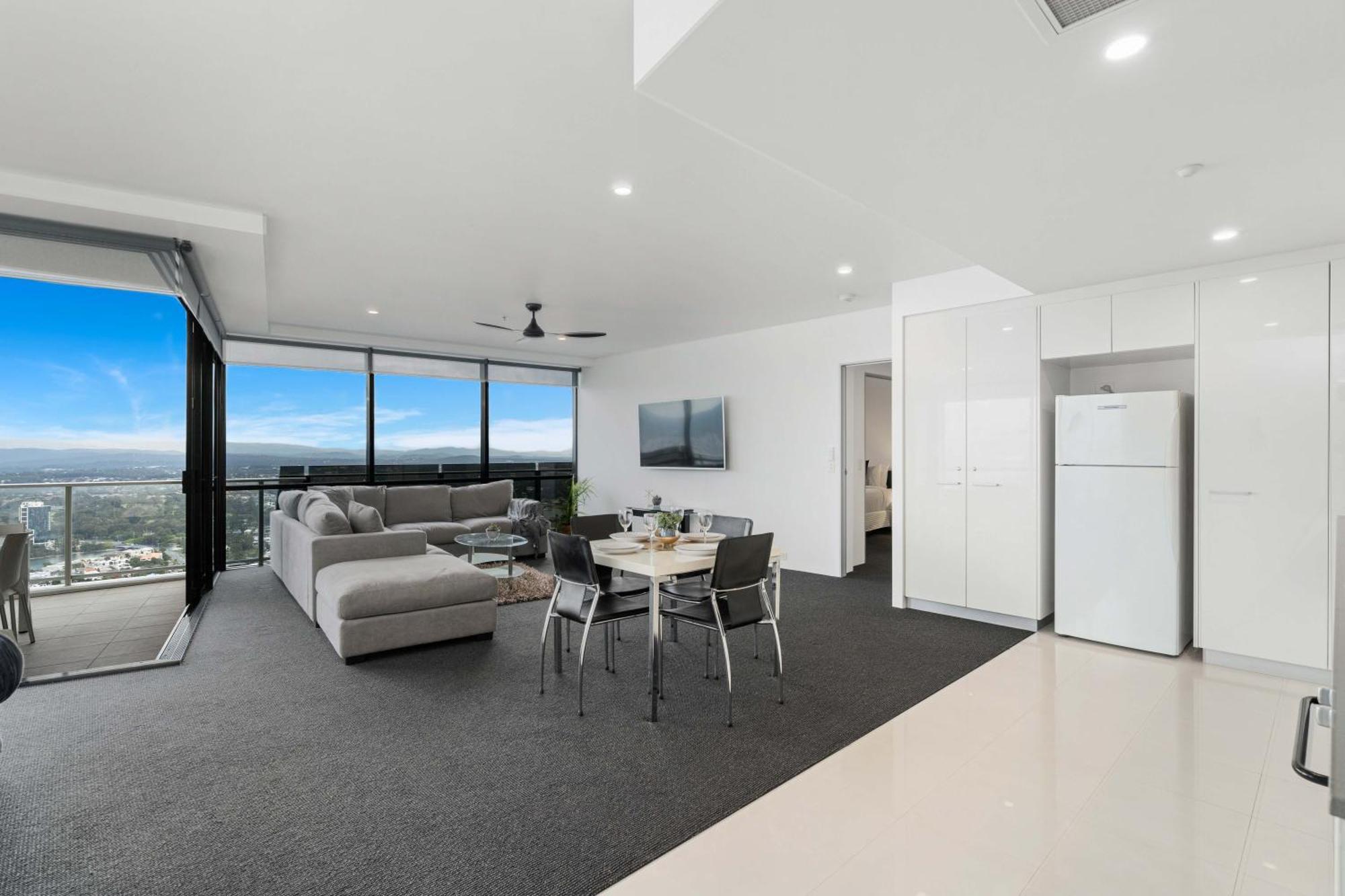 Self-contained At Circle On Cavill - Privately Managed - Wow Apartment *