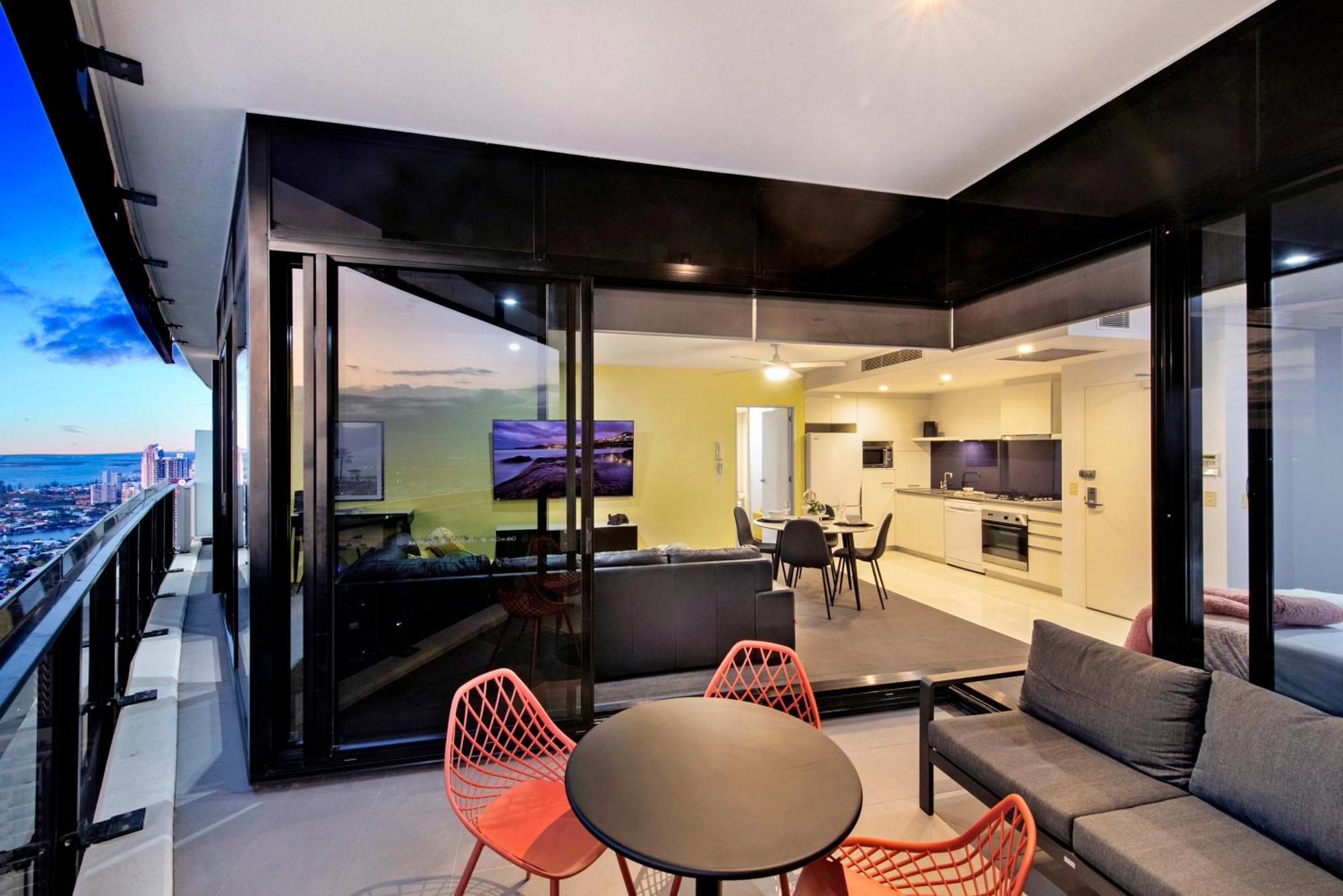 Self-contained At Circle On Cavill - Privately Managed - Wow * Gold Coast