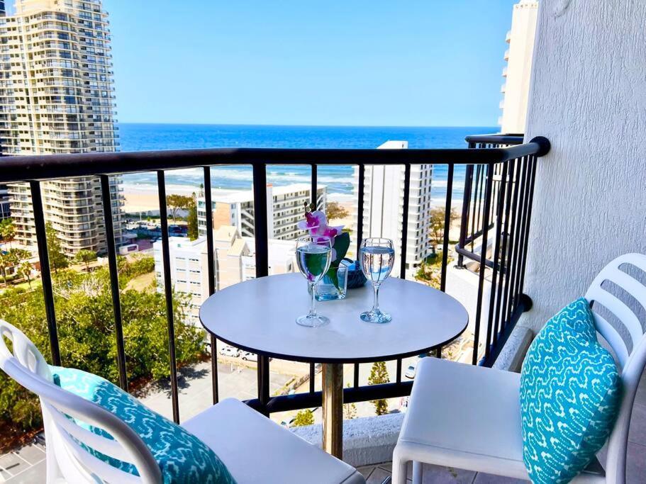 High Floor King Surfers Apartment Gold Coast