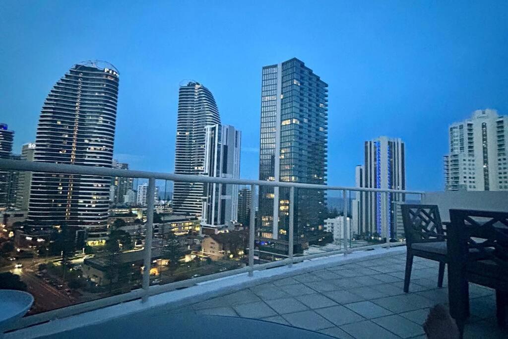 Private Sky Terrace Classic Penthouse 2 Car Parks Apartment