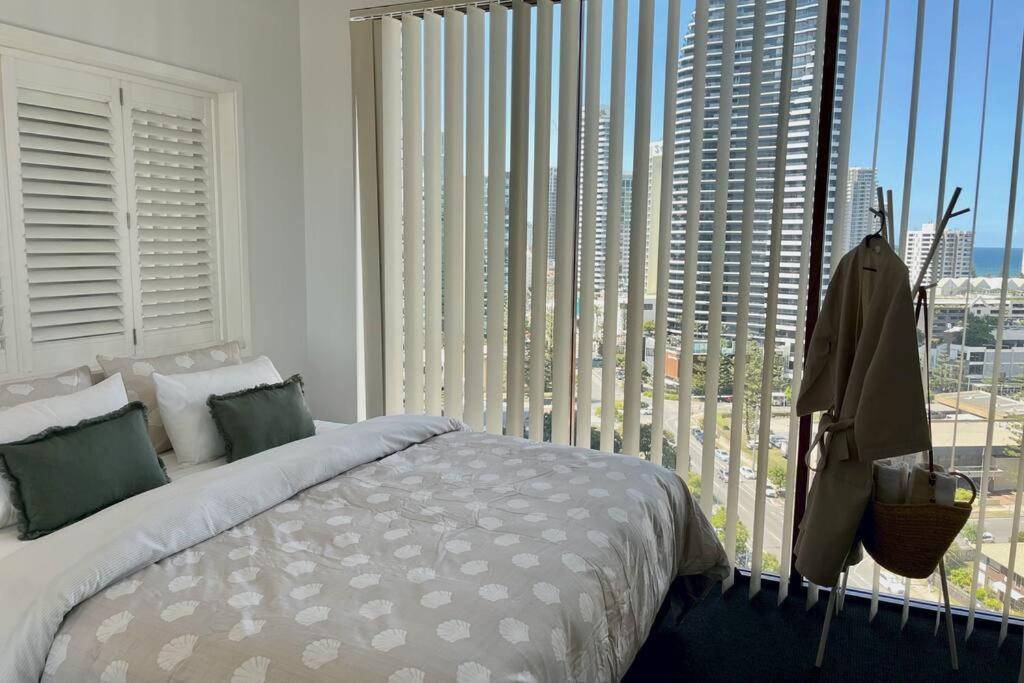 Private Sky Terrace Classic Penthouse 2 Car Parks Gold Coast