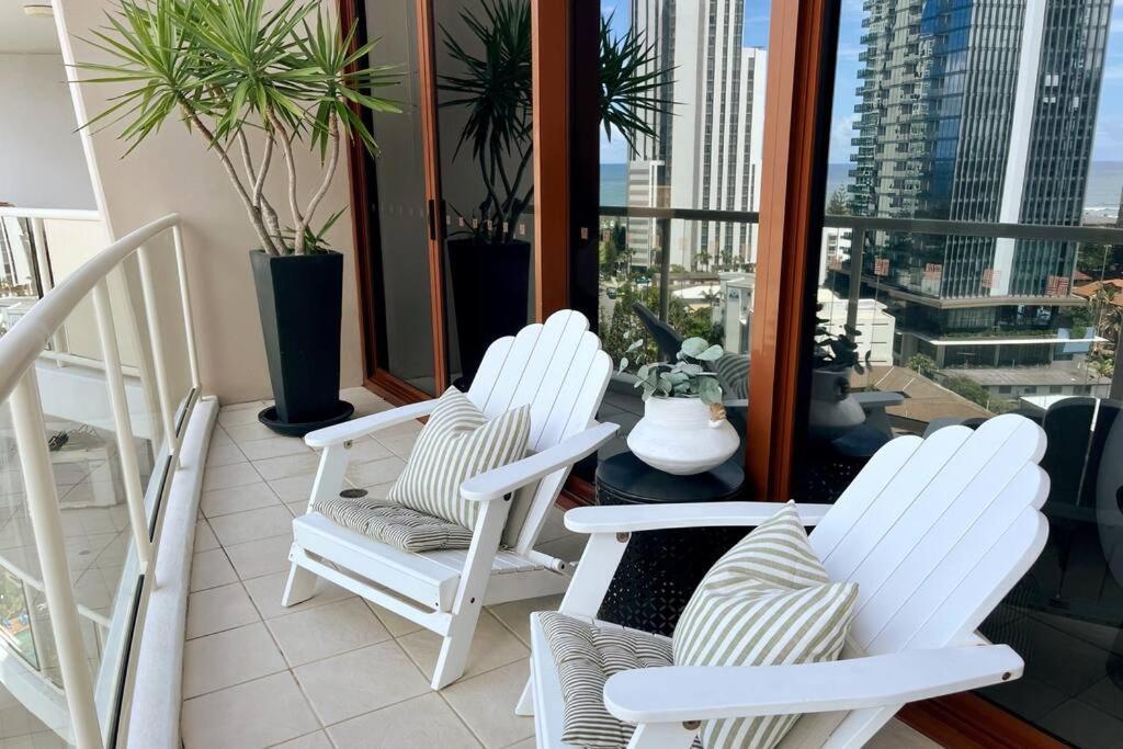 Private Sky Terrace Classic Penthouse 2 Car Parks Apartment