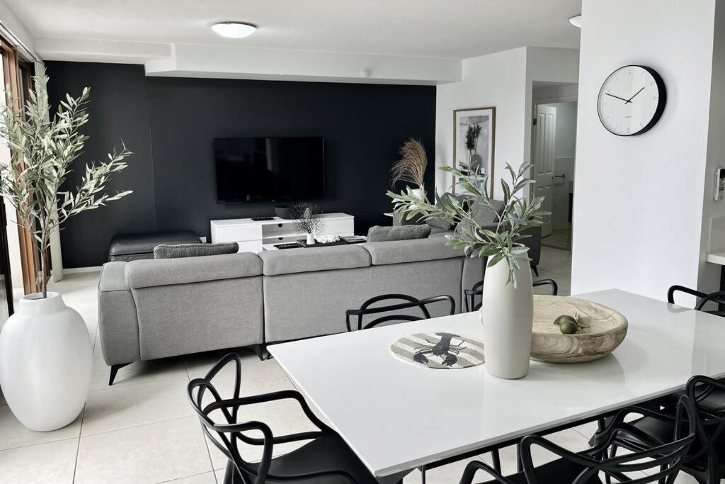 Private Sky Terrace Classic Penthouse 2 Car Parks Apartment *