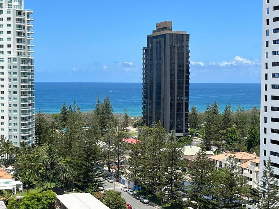Private Sky Terrace Classic Penthouse 2 Car Parks Apartment Gold Coast