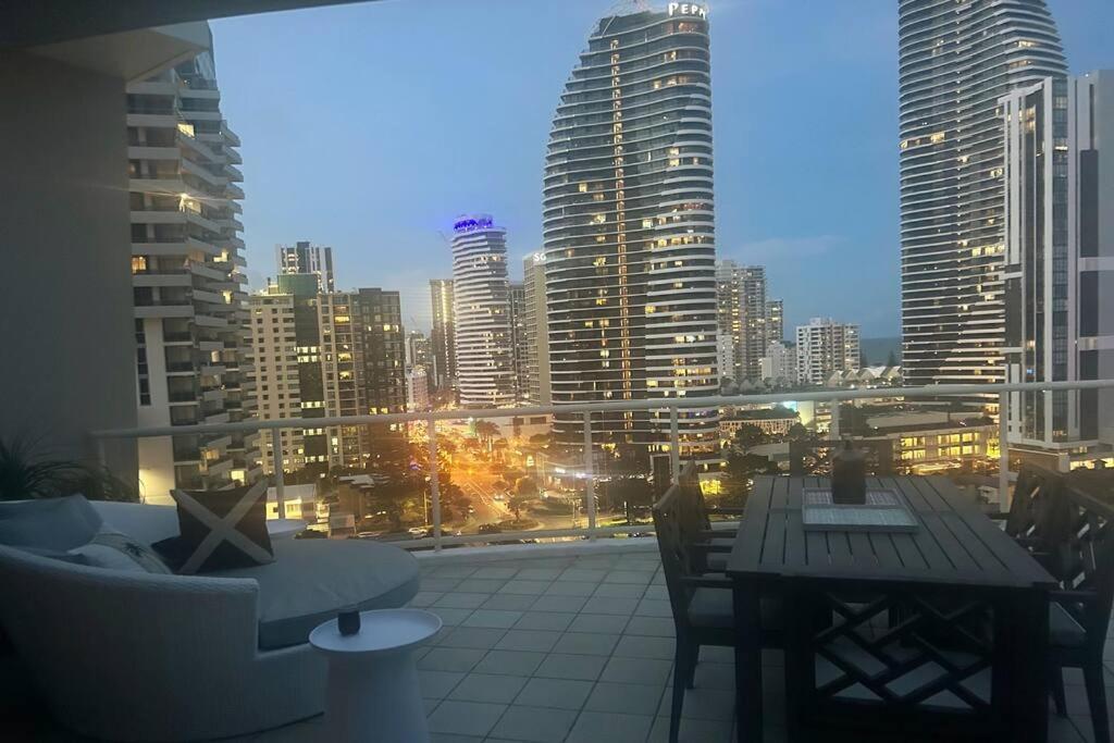 Private Sky Terrace Classic Penthouse 2 Car Parks * Gold Coast
