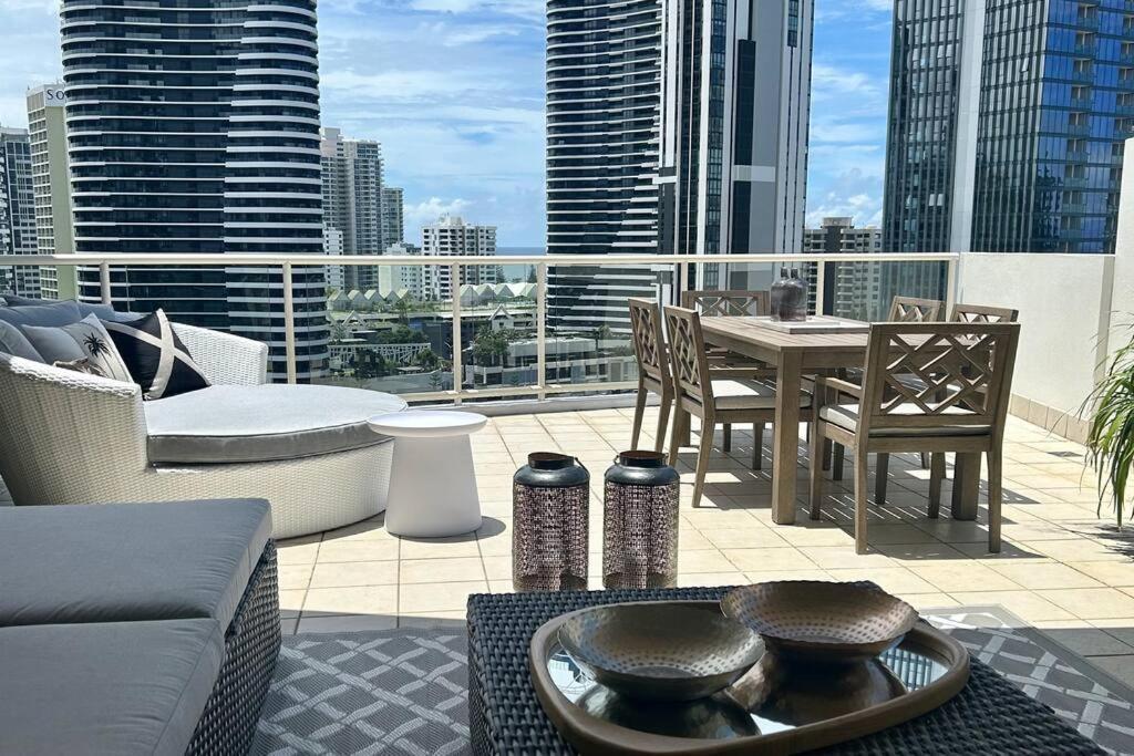 Private Sky Terrace Classic Penthouse 2 Car Parks Apartment Gold Coast