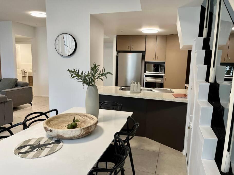 Private Sky Terrace Classic Penthouse 2 Car Parks * Gold Coast