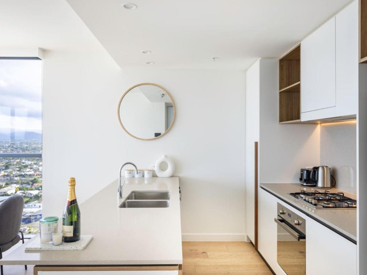 Walk To 2br Pool Gym Free Carpark Apartment *