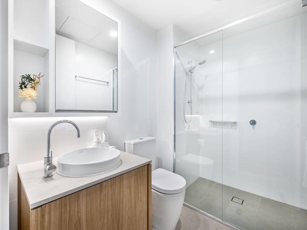 Walk To 2br Pool Gym Free Carpark Apartment Gold Coast