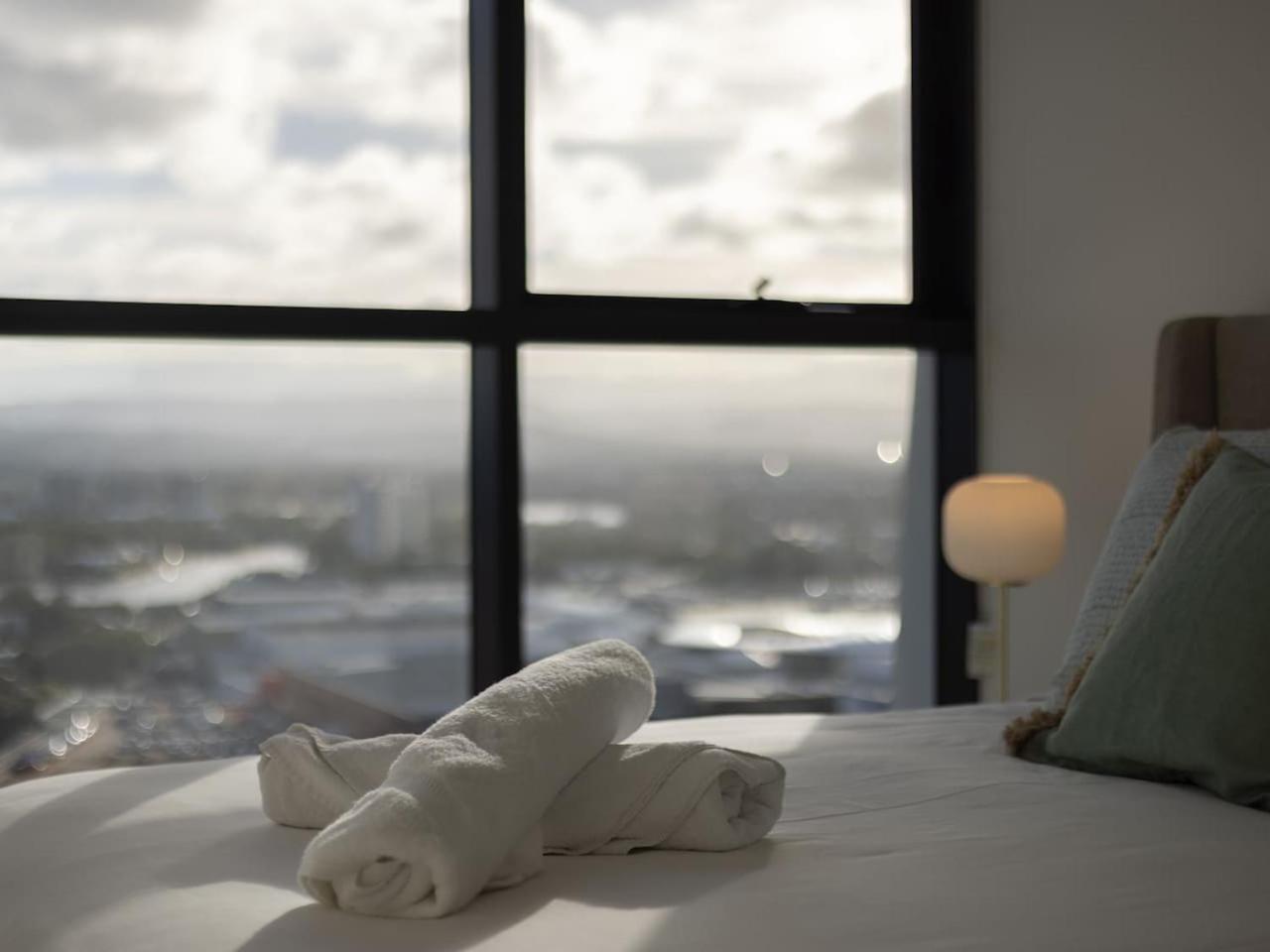 Walk To 2br Pool Gym Free Carpark * Gold Coast