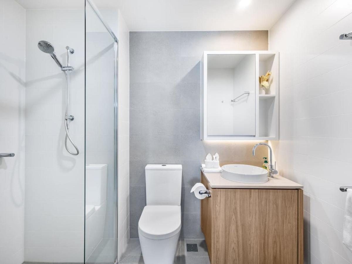 Apartment Walk To 2br Pool Gym Free Carpark