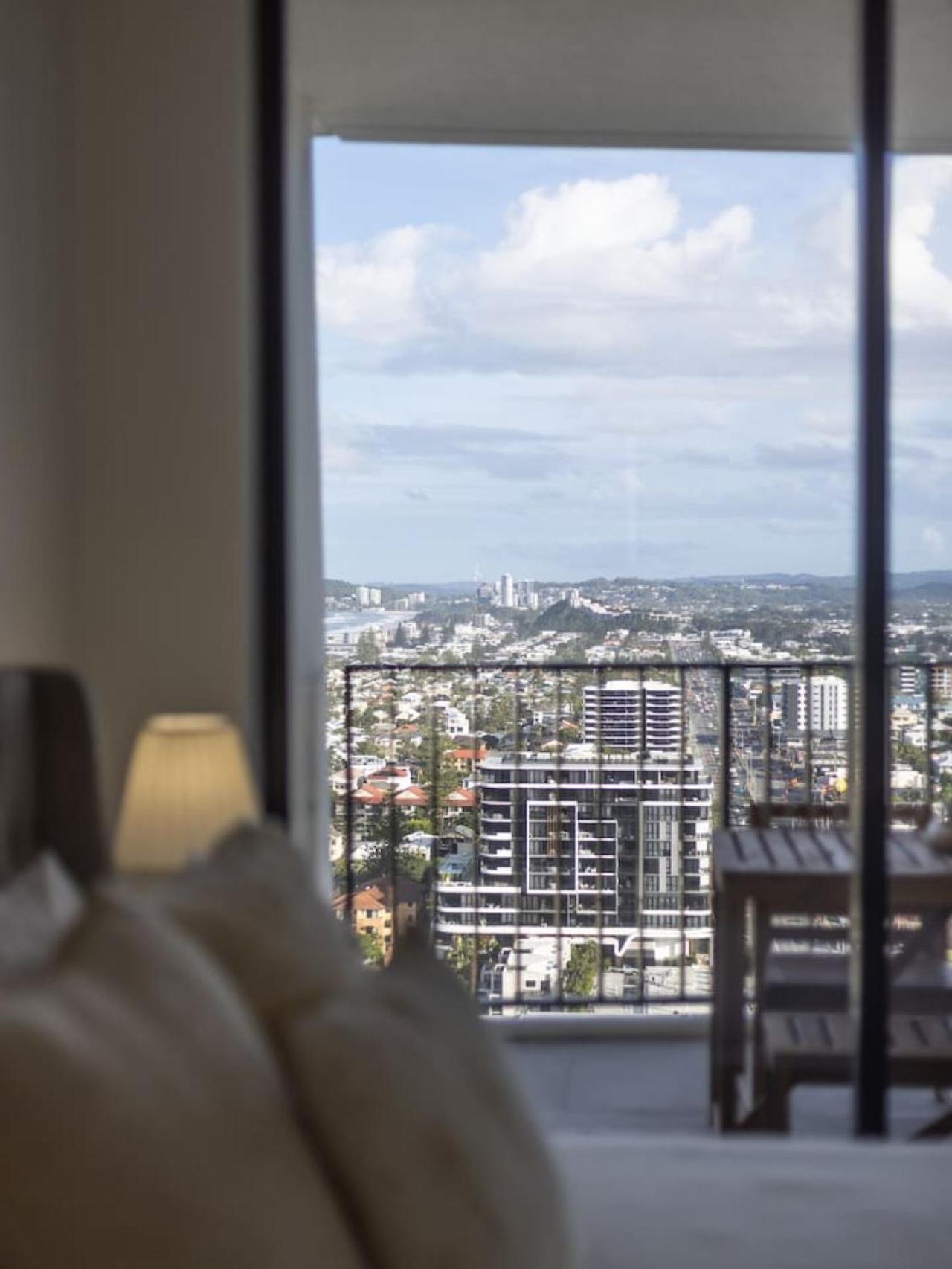 Apartment Walk To 2br Pool Gym Free Carpark Gold Coast