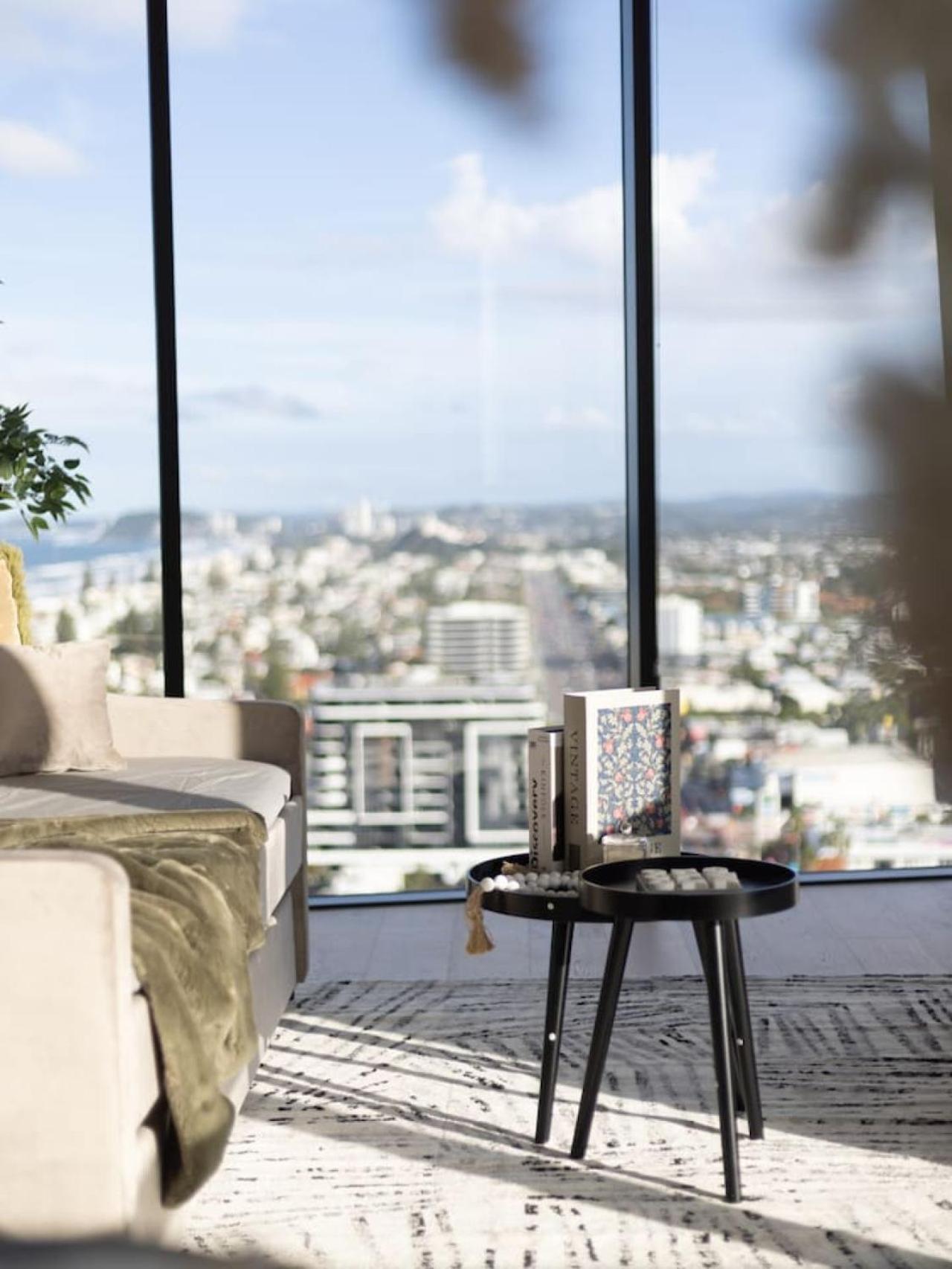 Walk To 2br Pool Gym Free Carpark Gold Coast