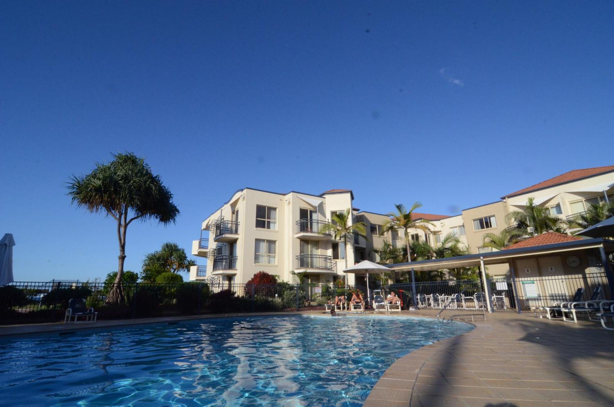 Golden Riviera Absolute Beachfront Resort Gold Coast