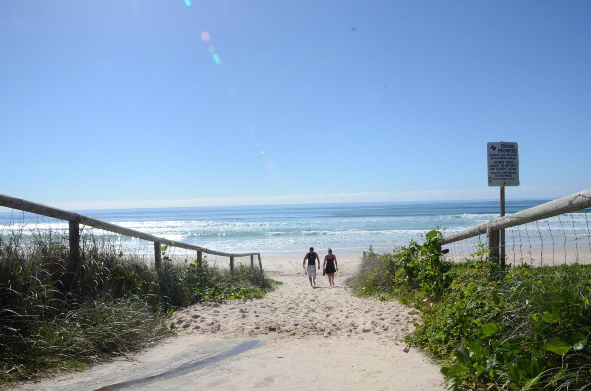 Resort Golden Riviera Absolute Beachfront Gold Coast