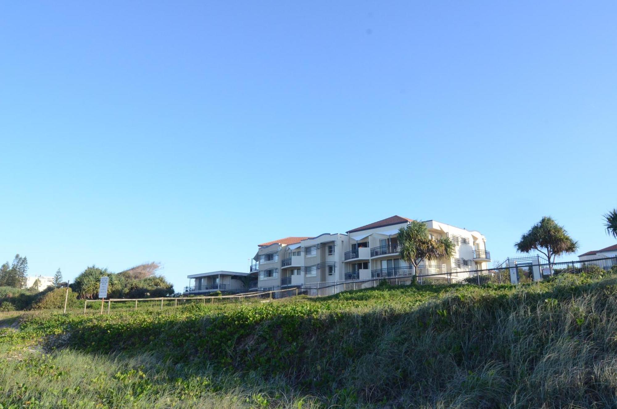 Resort Golden Riviera Absolute Beachfront