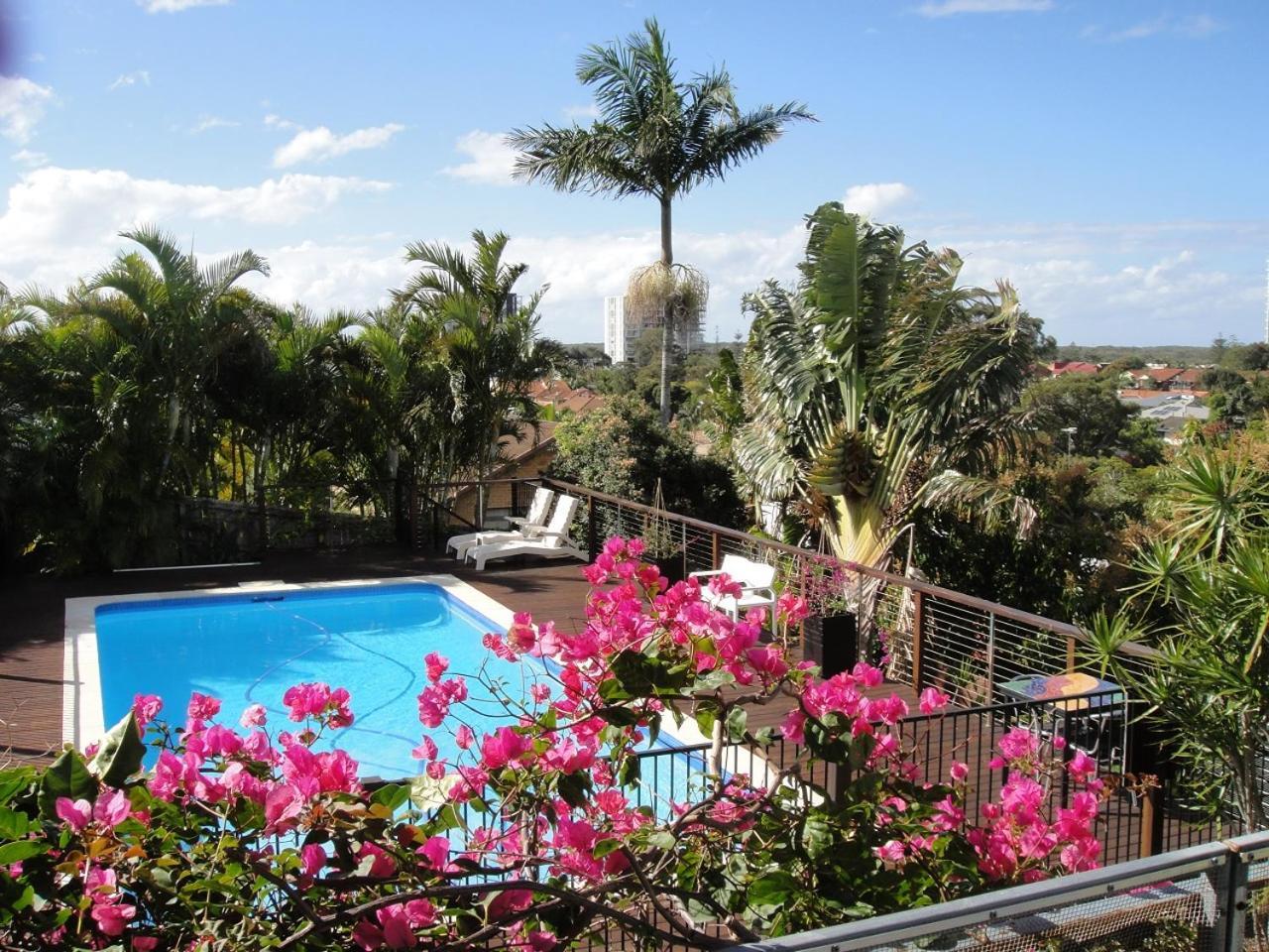With Views & Pool * Gold Coast
