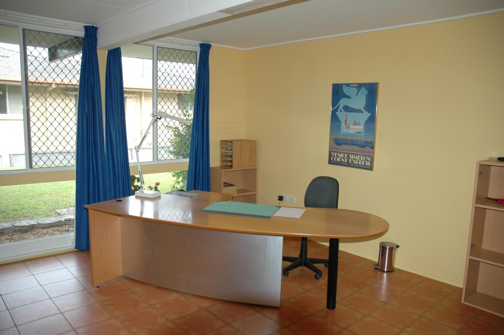 With Views & Pool Holiday home *